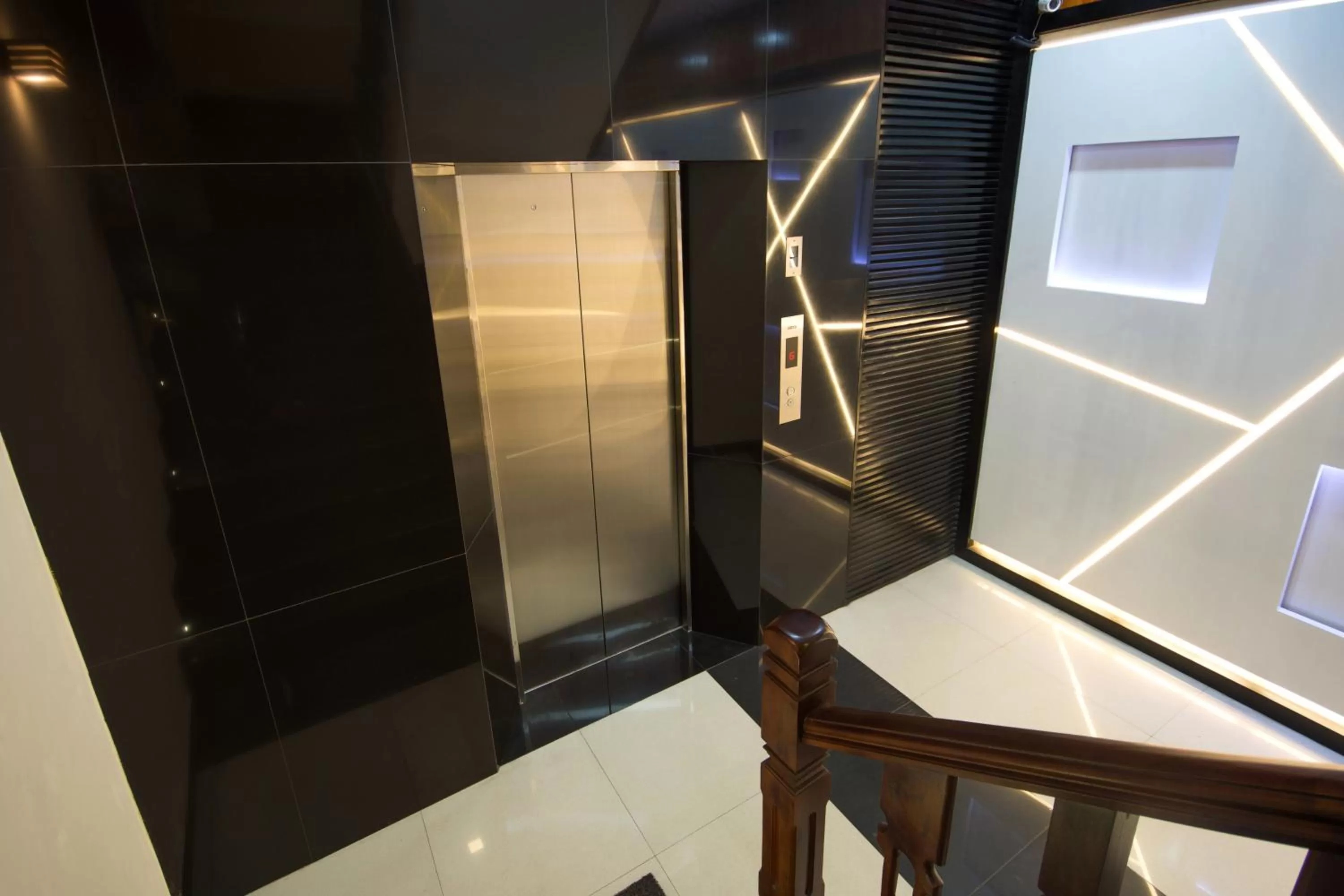 Facade/entrance in Ceyloni City Hotel