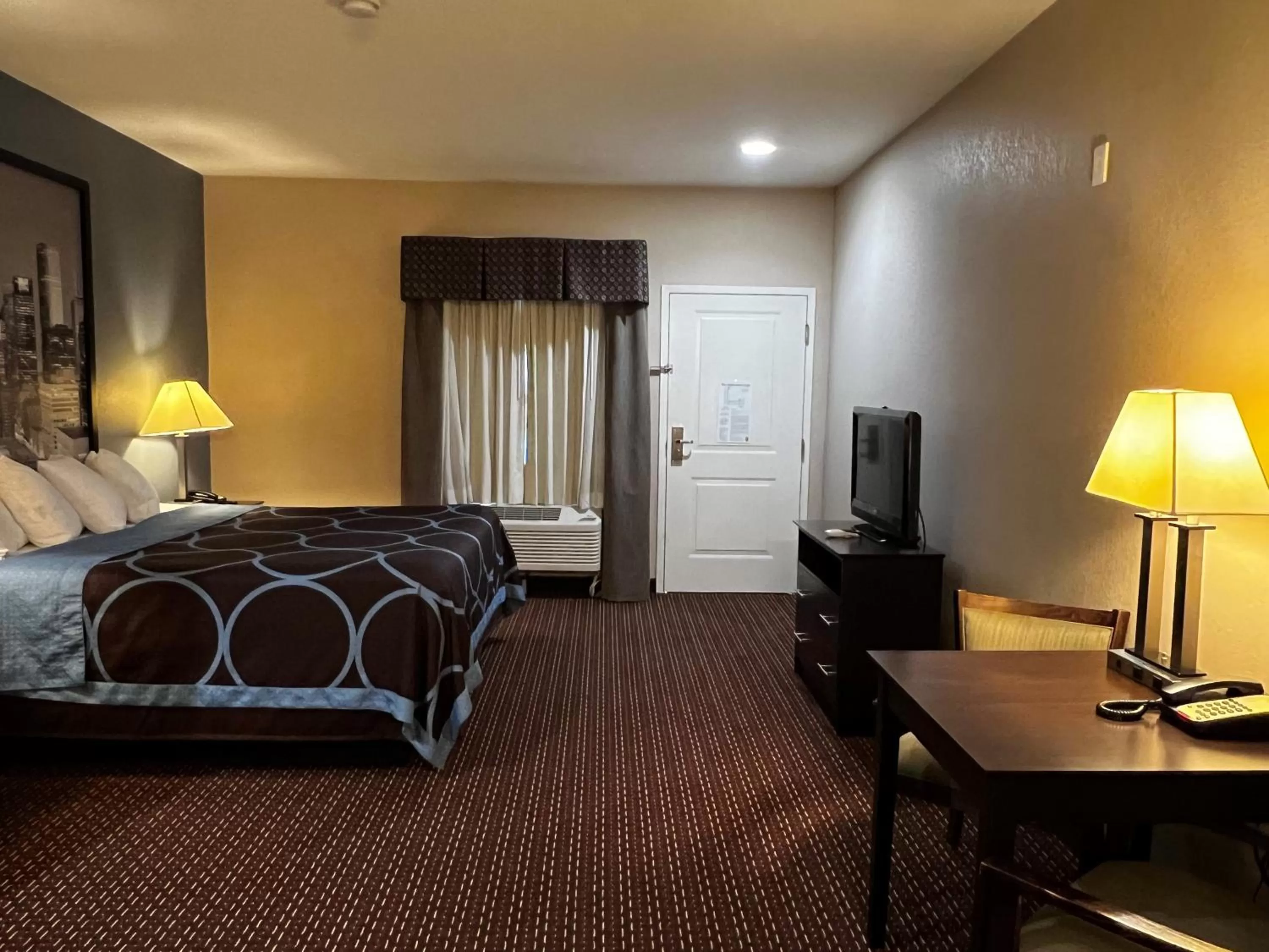 Photo of the whole room, Bed in Super 8 by Wyndham Center