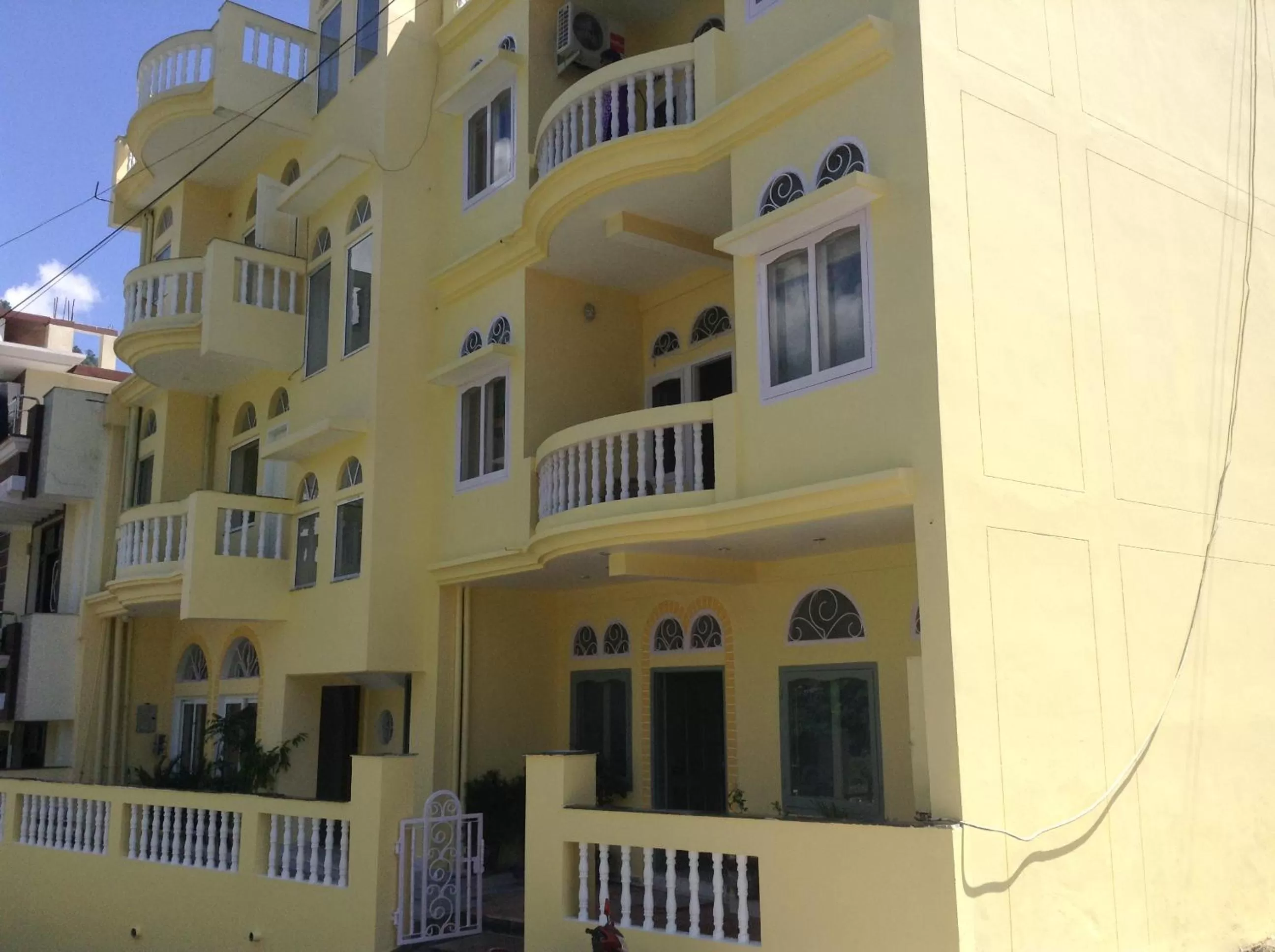 Facade/entrance in Seventh Heaven Inn Rishikesh