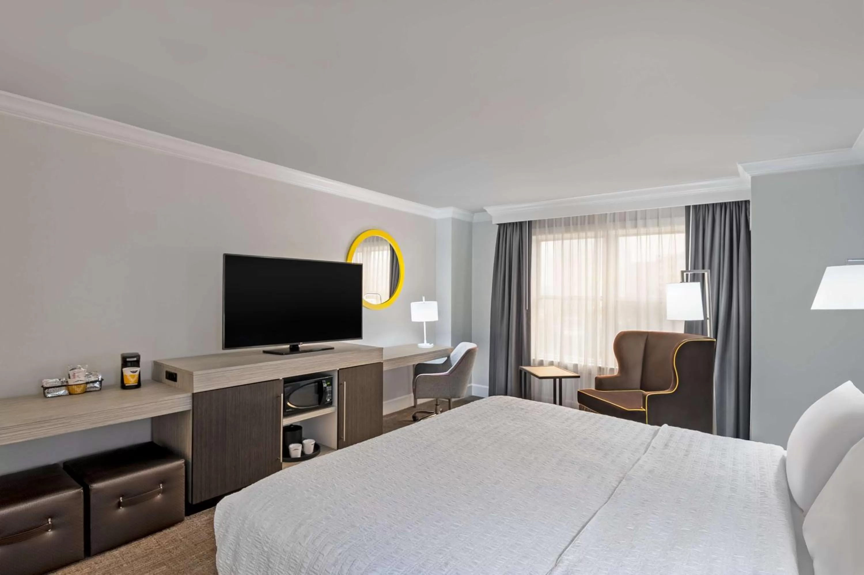 Bedroom, Bed in Hampton Inn & Suites Stamford