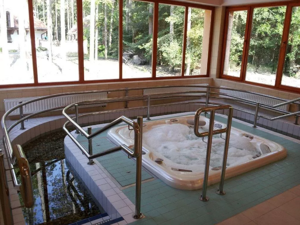 Hot Tub in Fenyves Hotel Békéscsaba