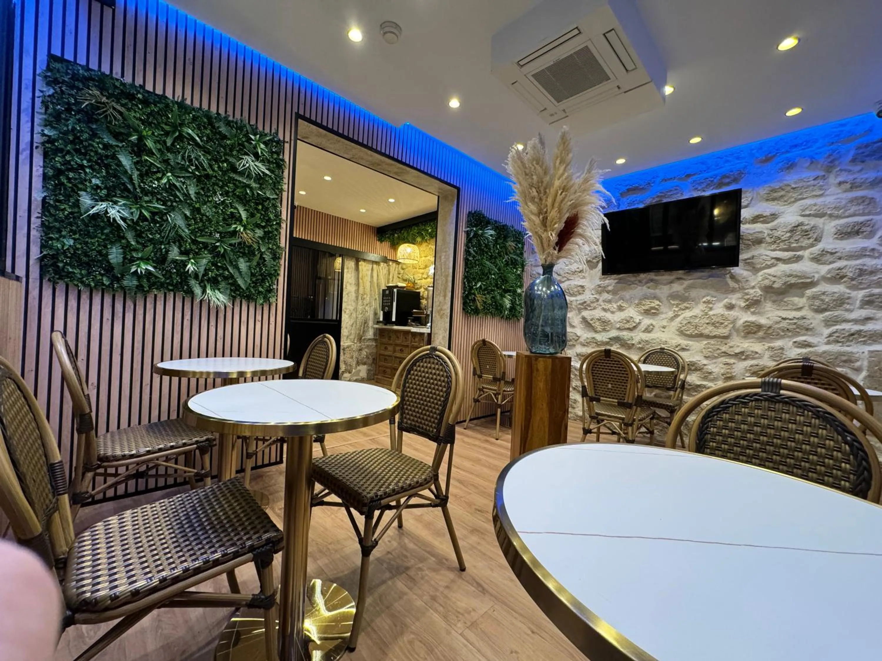 Continental breakfast in Hotel Nation Montmartre