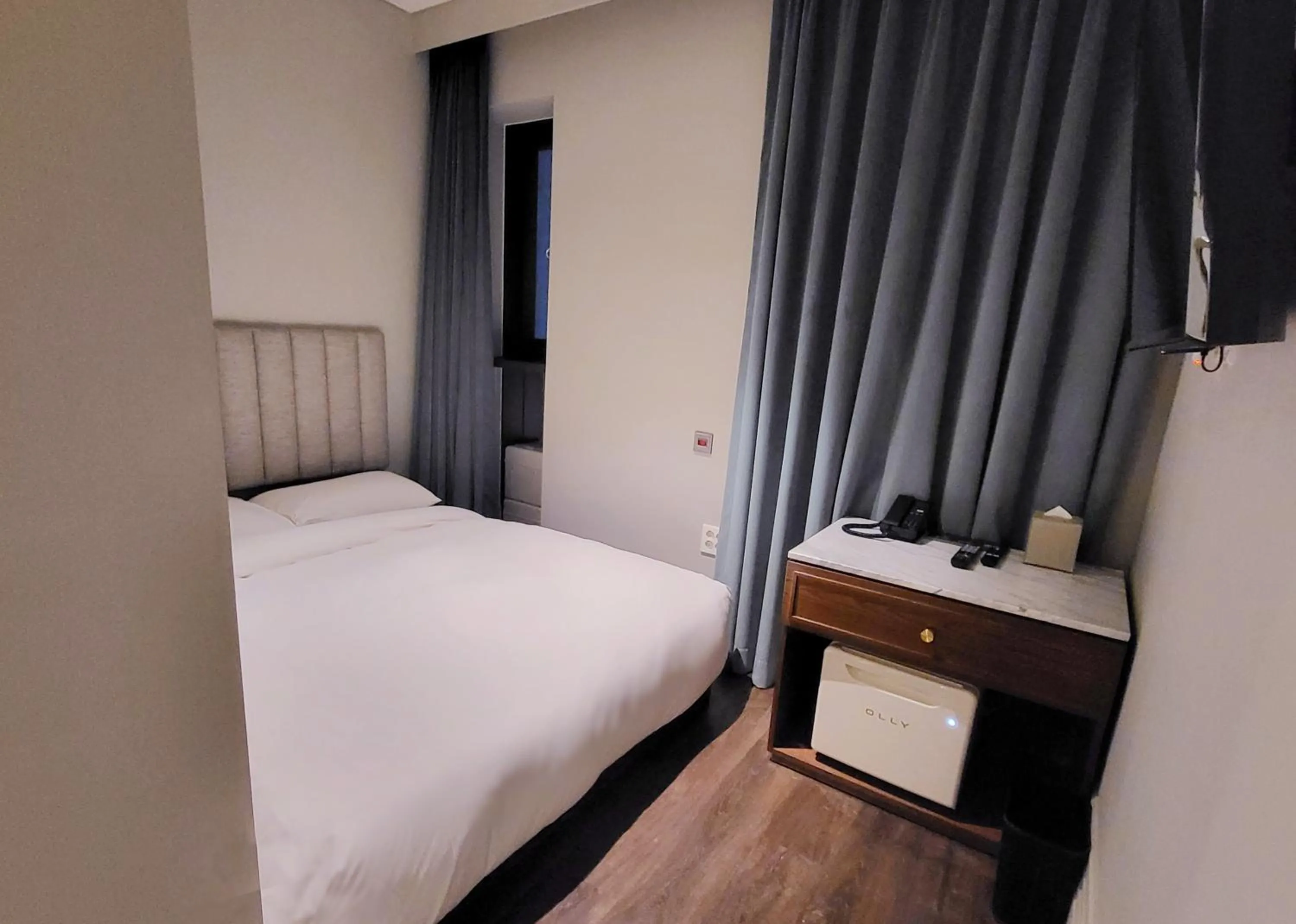 Photo of the whole room, Bed in Hotel Crescendo Seoul