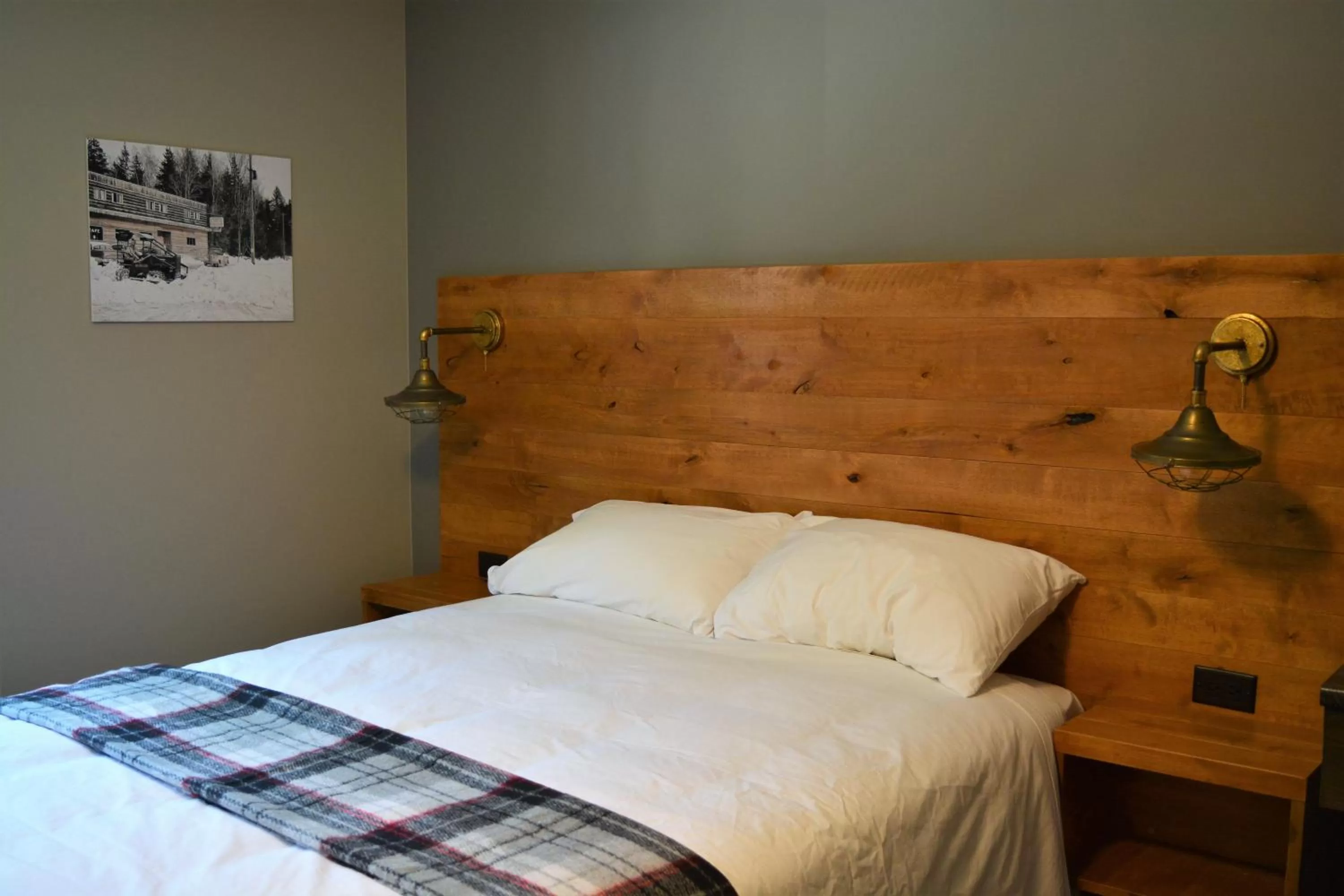 Bed in Sasquatch Inn