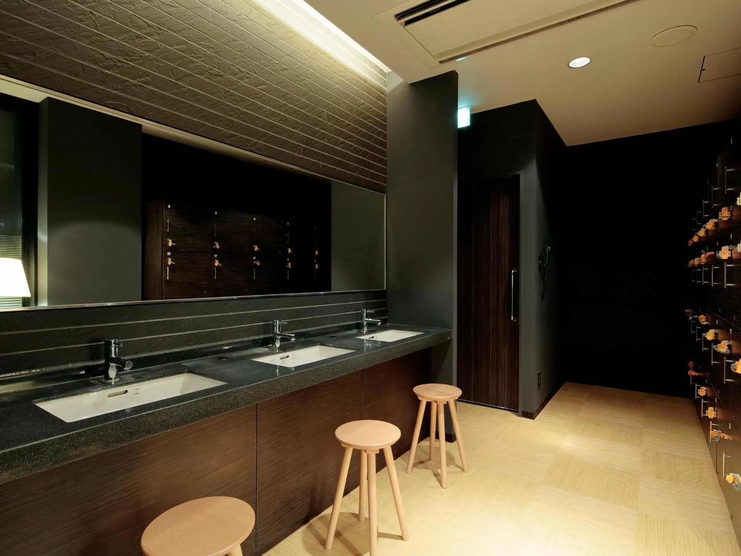 Public Bath in Candeo Hotels Kameyama