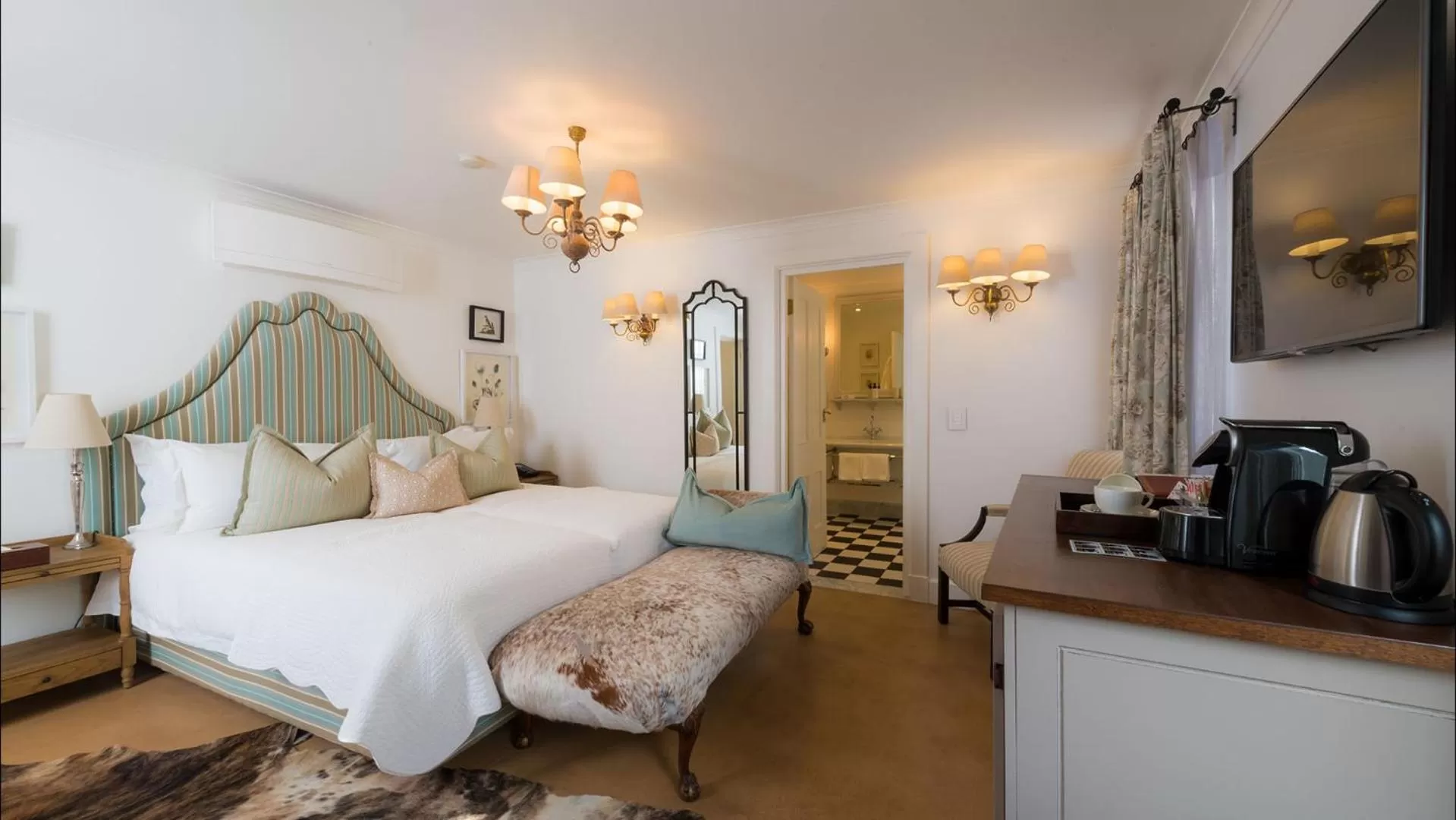 Bed in Drostdy Hotel