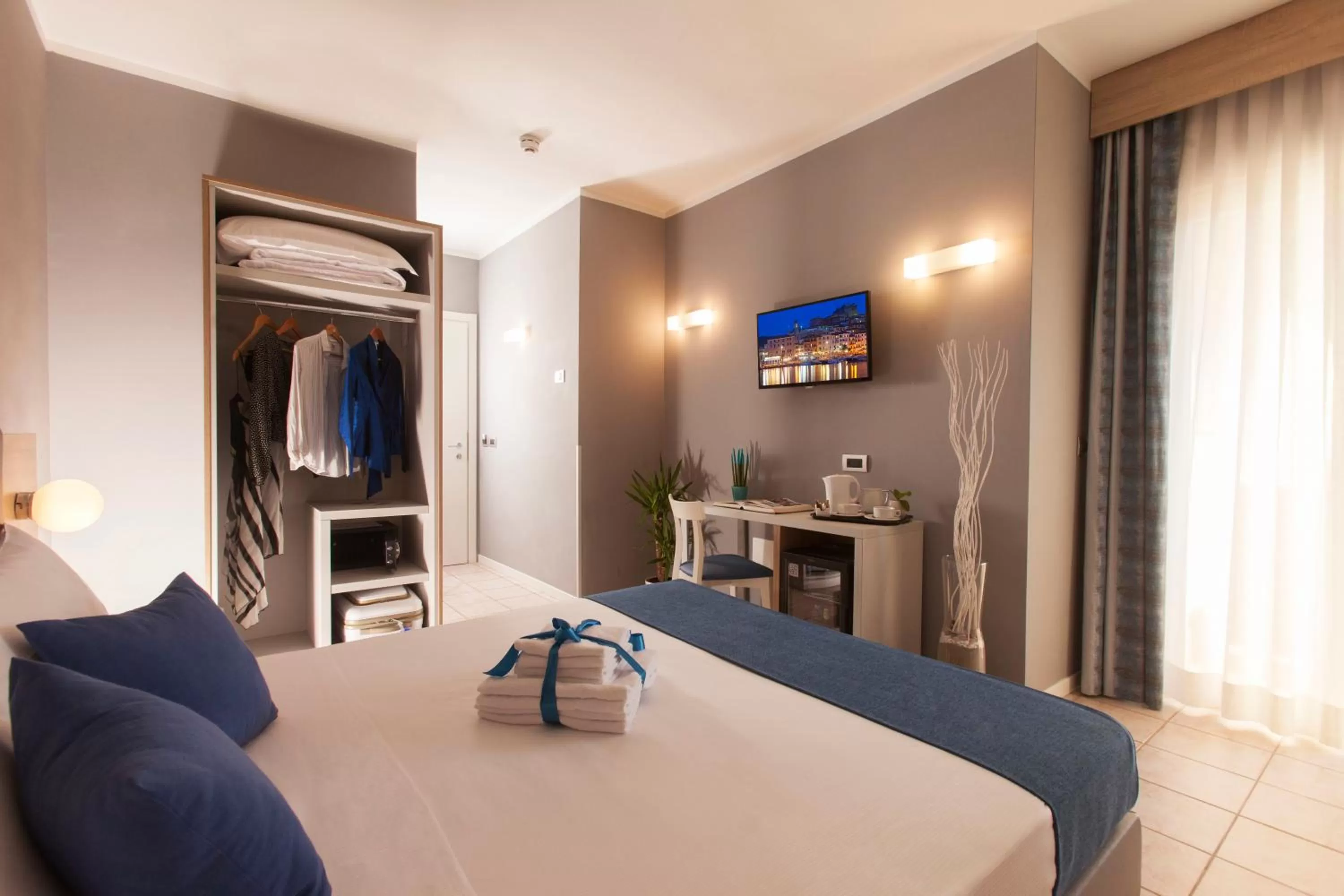 Bedroom, Bed in Bike&Boat Argentario Hotel
