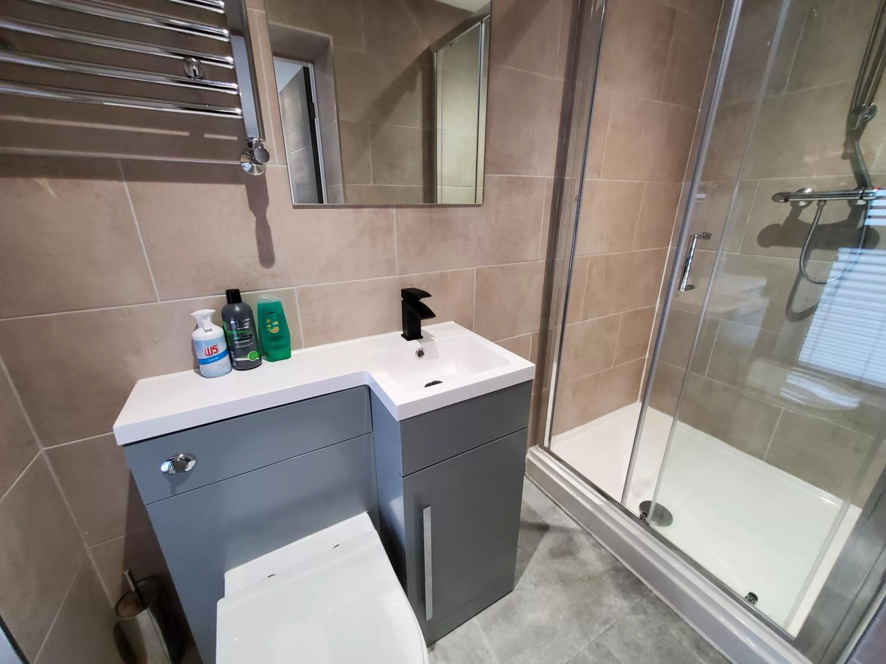 Bathroom in The Ashcroft Studios & Apartments with Free Parking