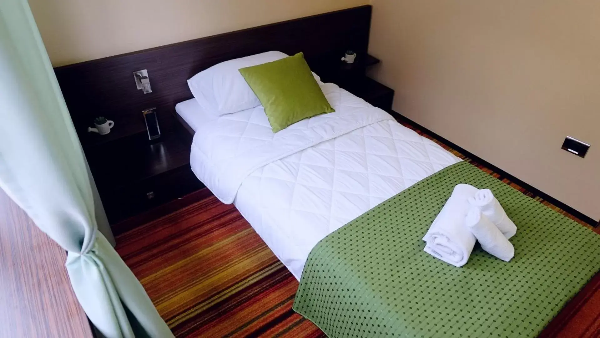 Single Room with Bathroom - single occupancy in Hotel Richi Single Room with Bathroom - single occupancy in Hotel Richi
