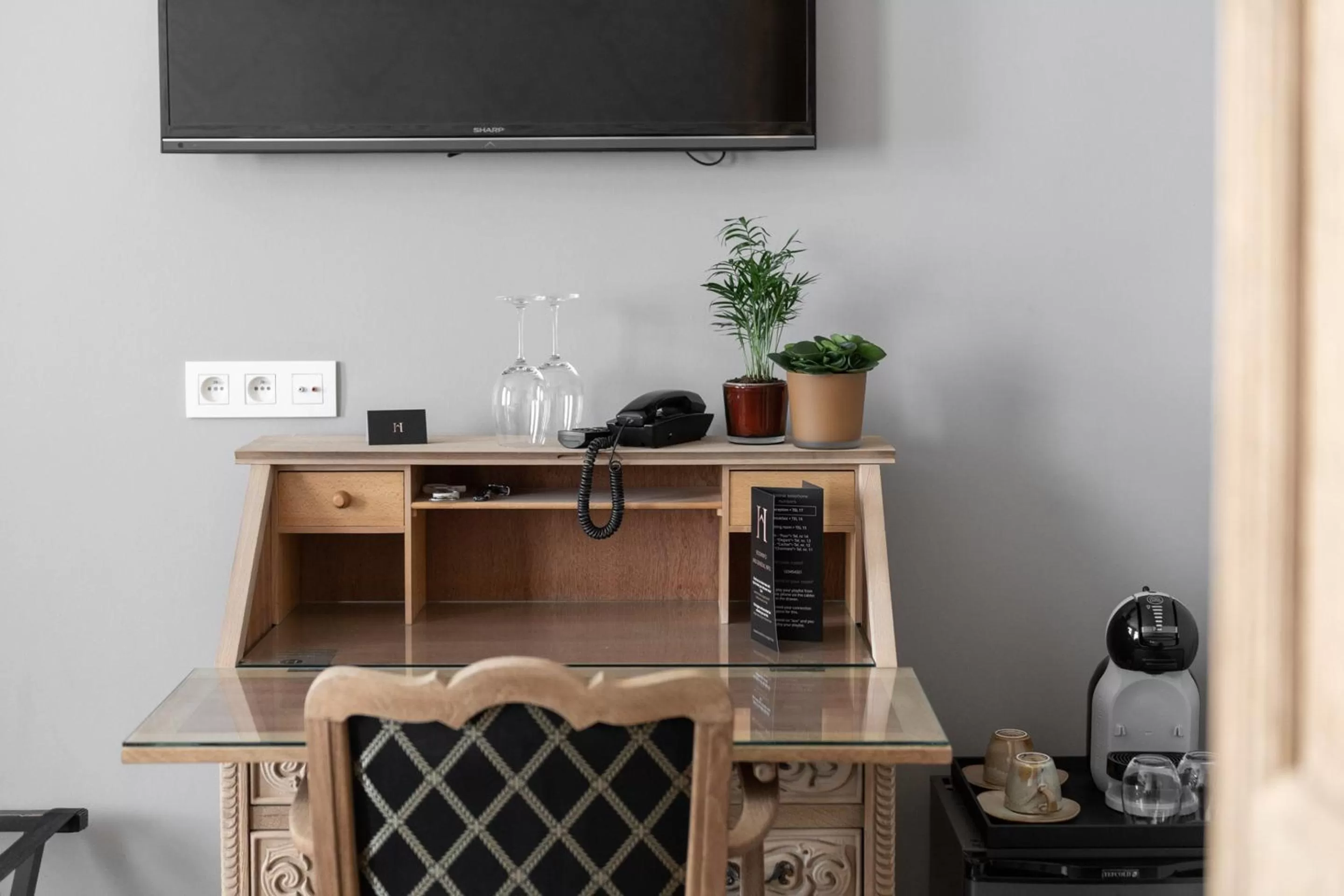 Decorative detail, TV/Entertainment Center in B&B Herenhuis