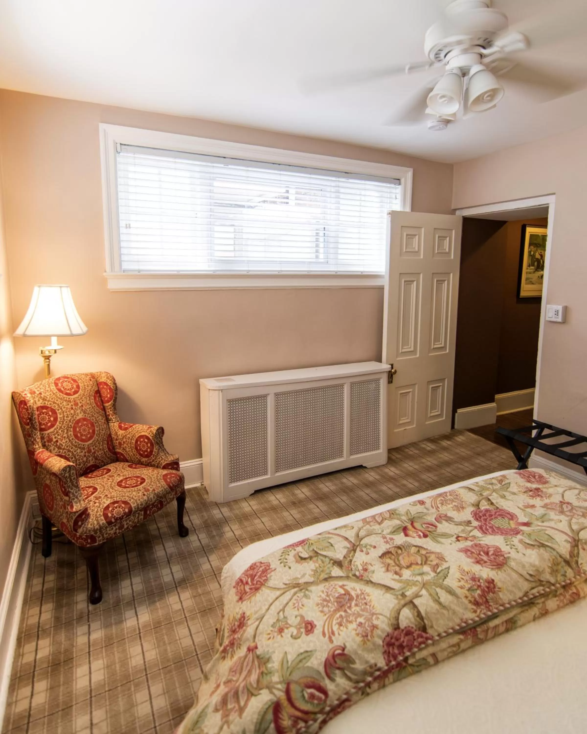 Bedroom, Seating Area in La Reserve Bed and Breakfast