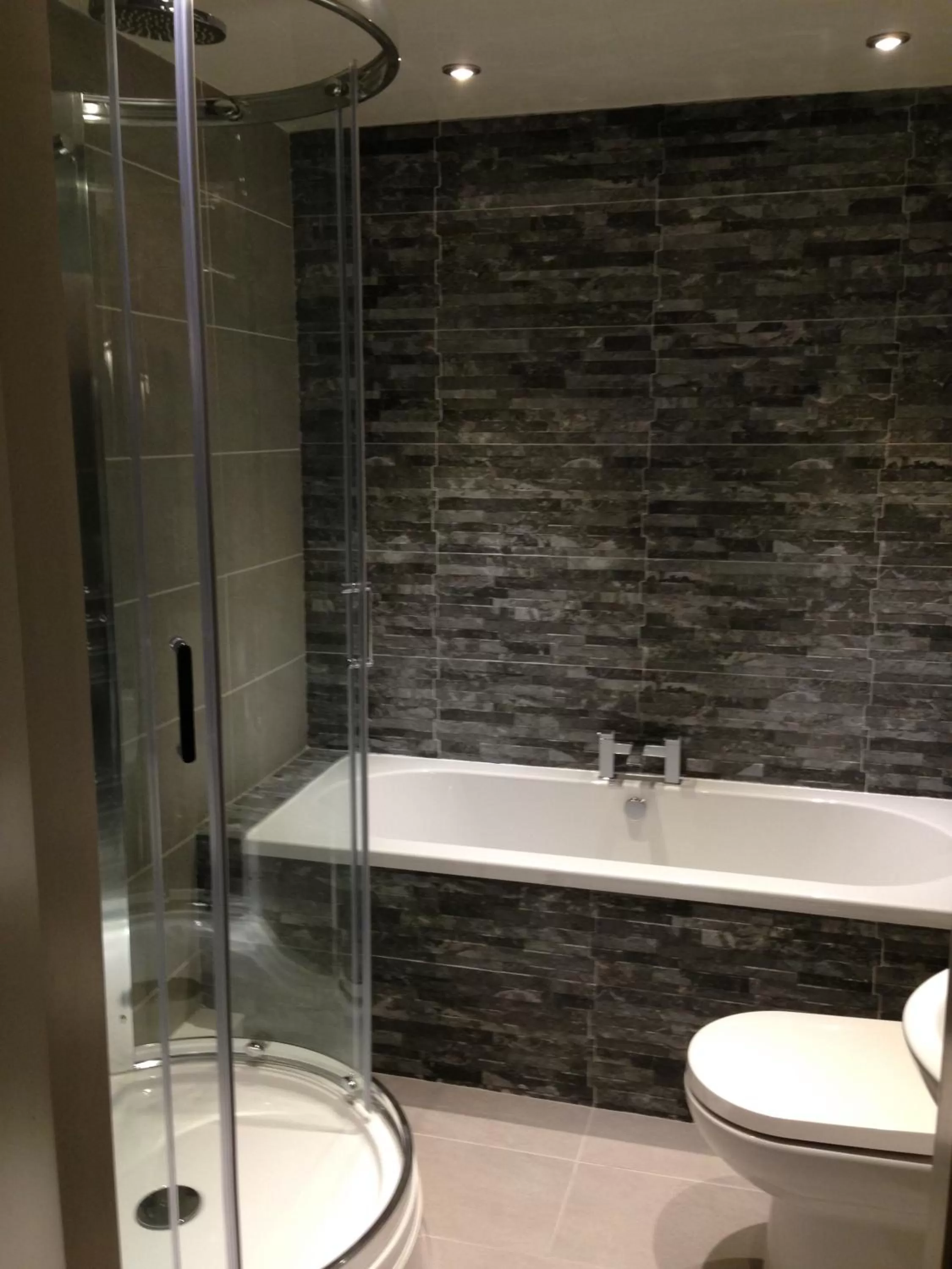 Bathroom in White Lion Hotel