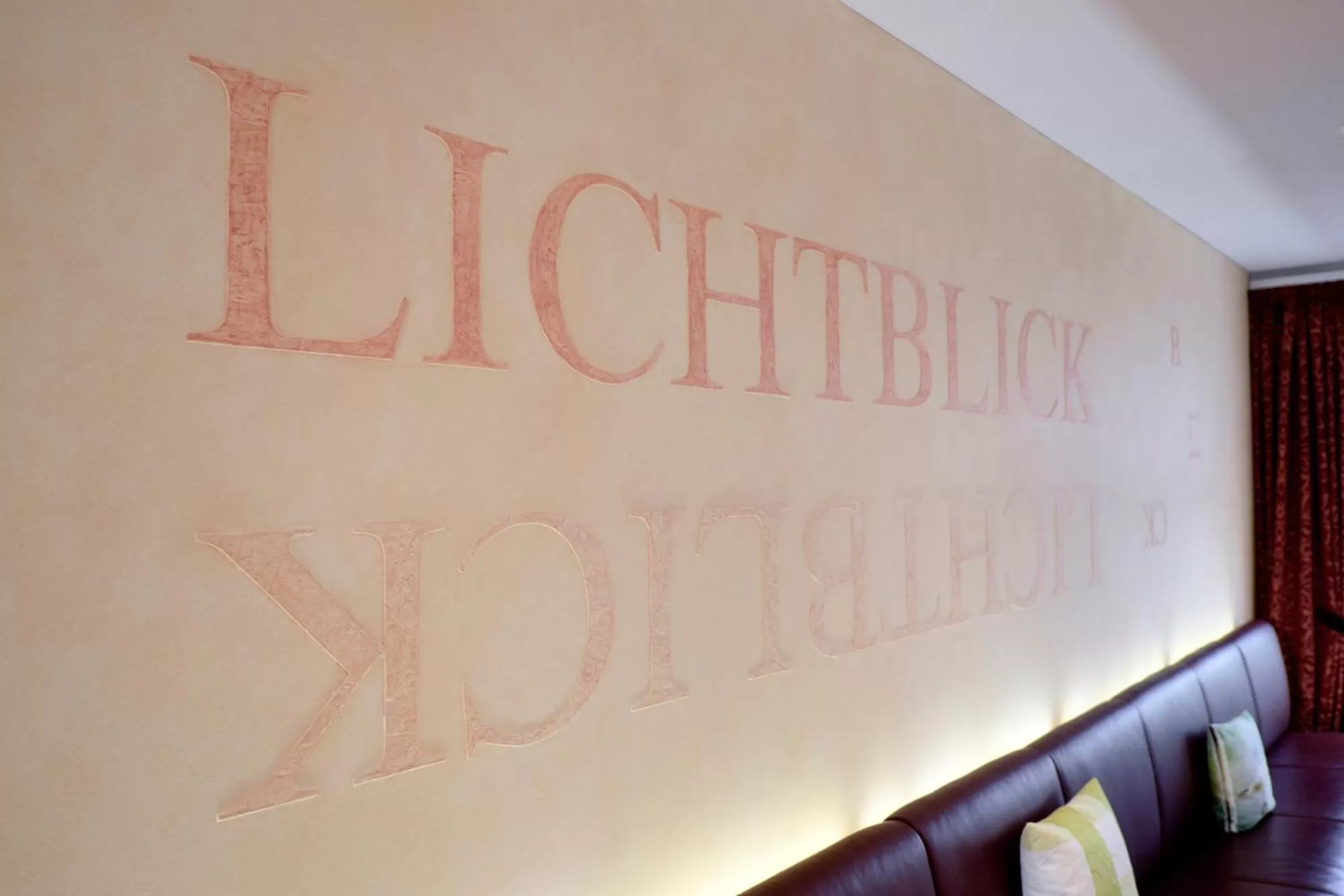 Restaurant/places to eat in Hotel Elysee