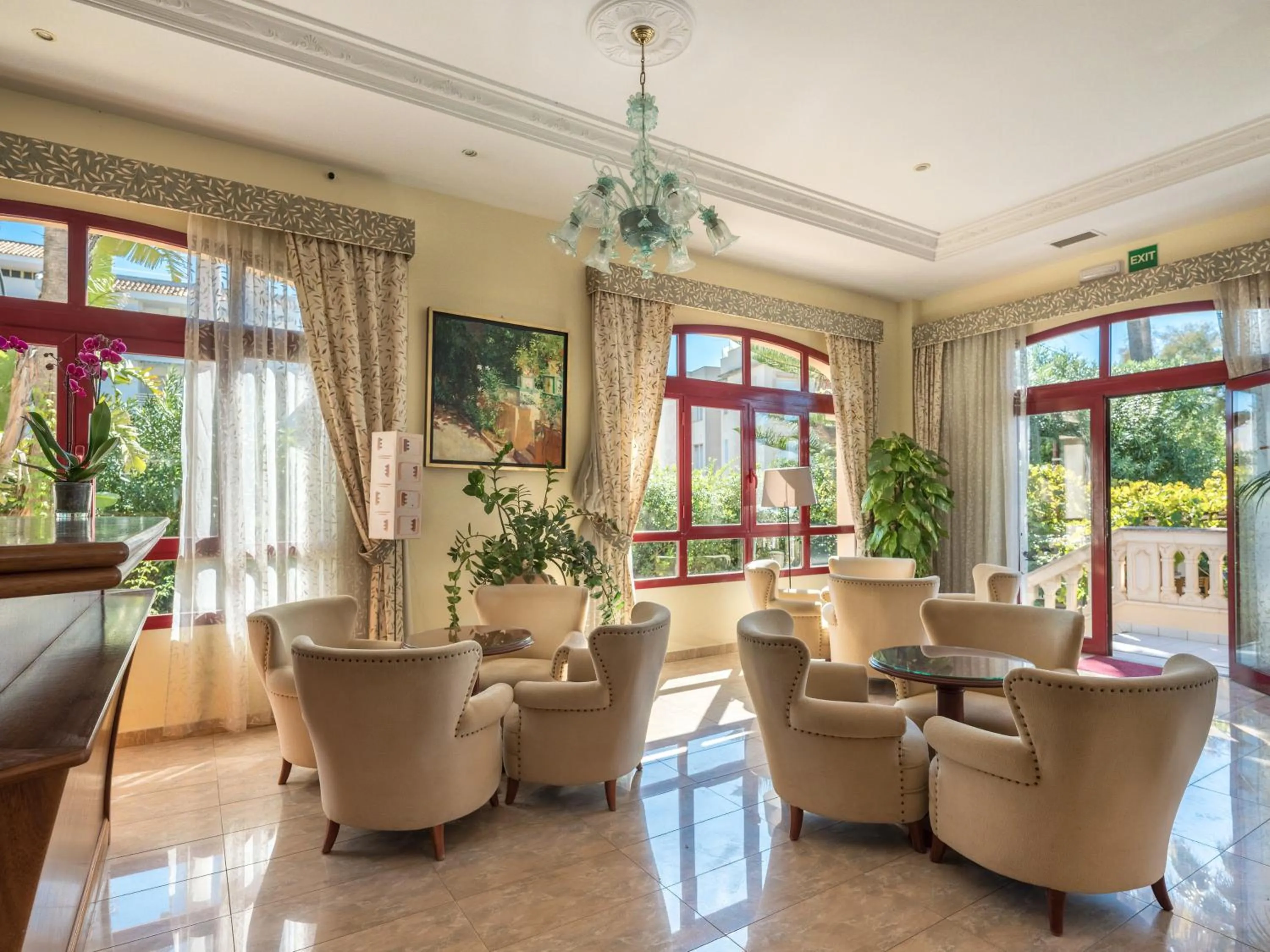 Lounge or bar in Hotel Ciutat Jardi