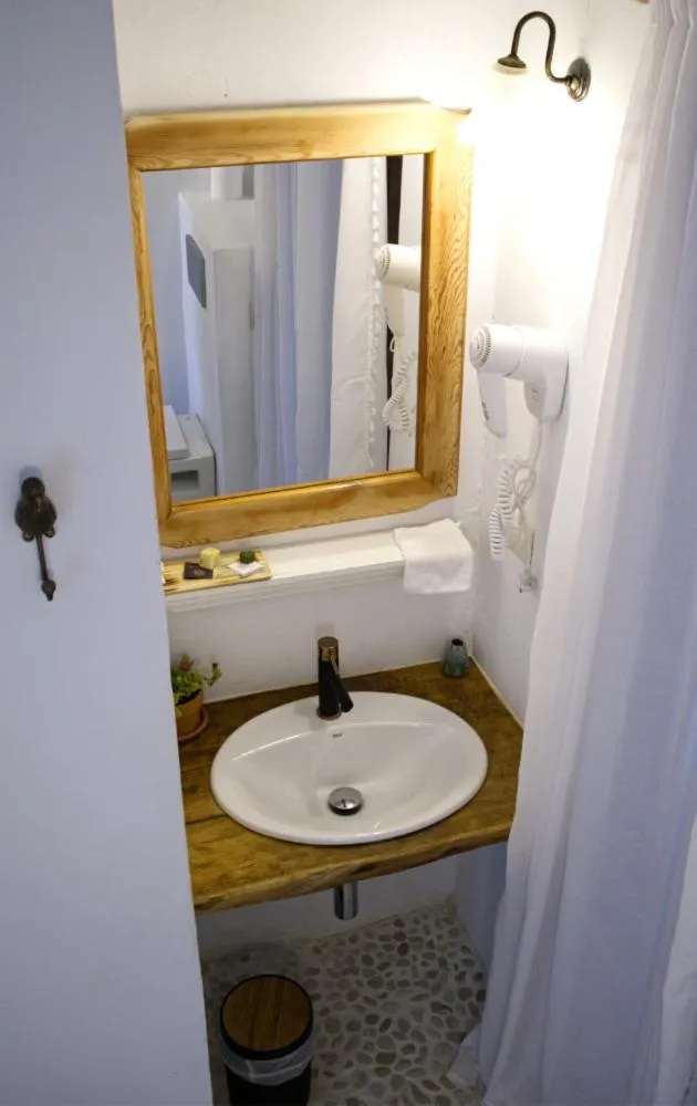 Toilet in Boutique Hostal La Curandera de Salinas