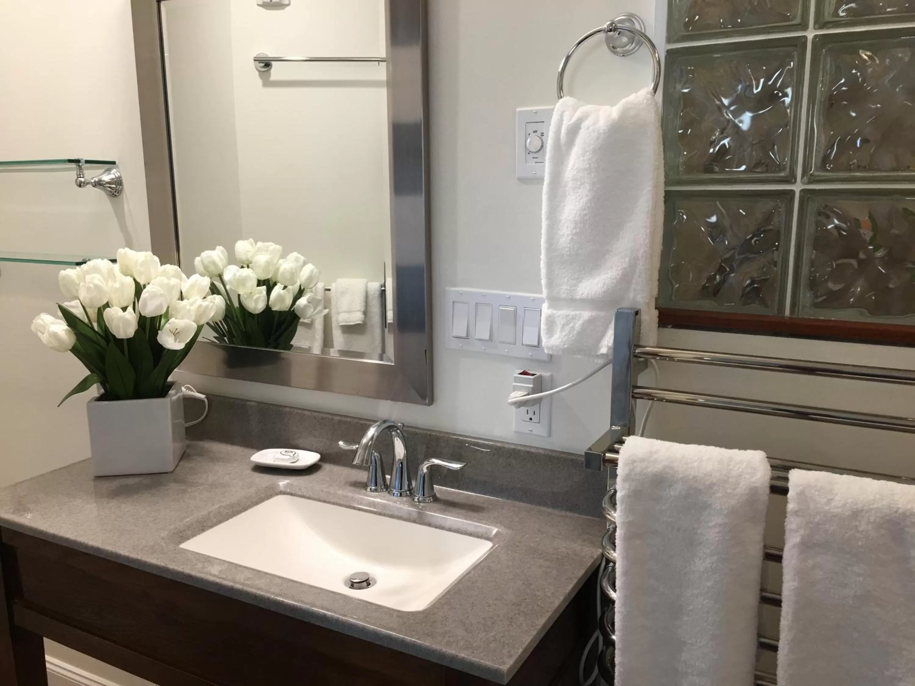 Shower in Camden Riverhouse Hotel and Inn