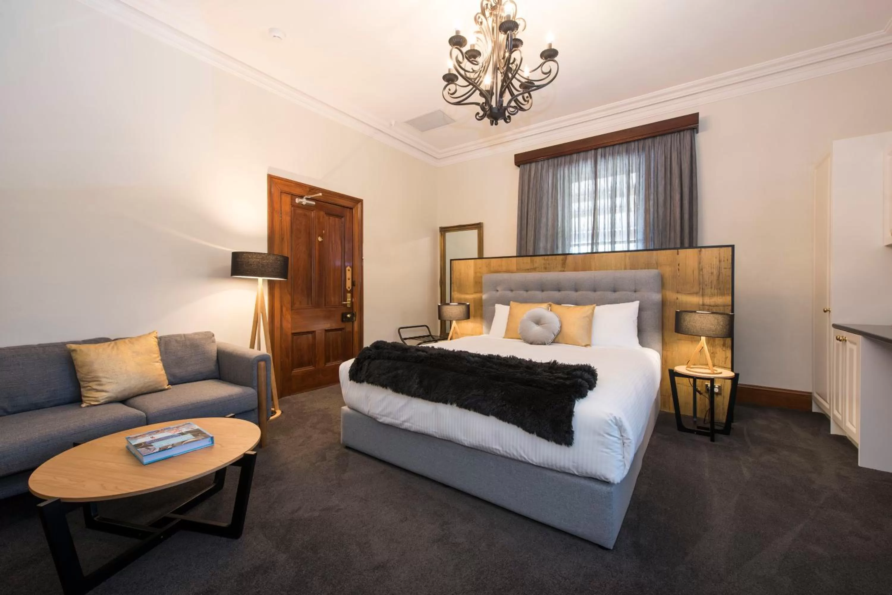 Photo of the whole room, Bed in The Parkview Hotel Mudgee