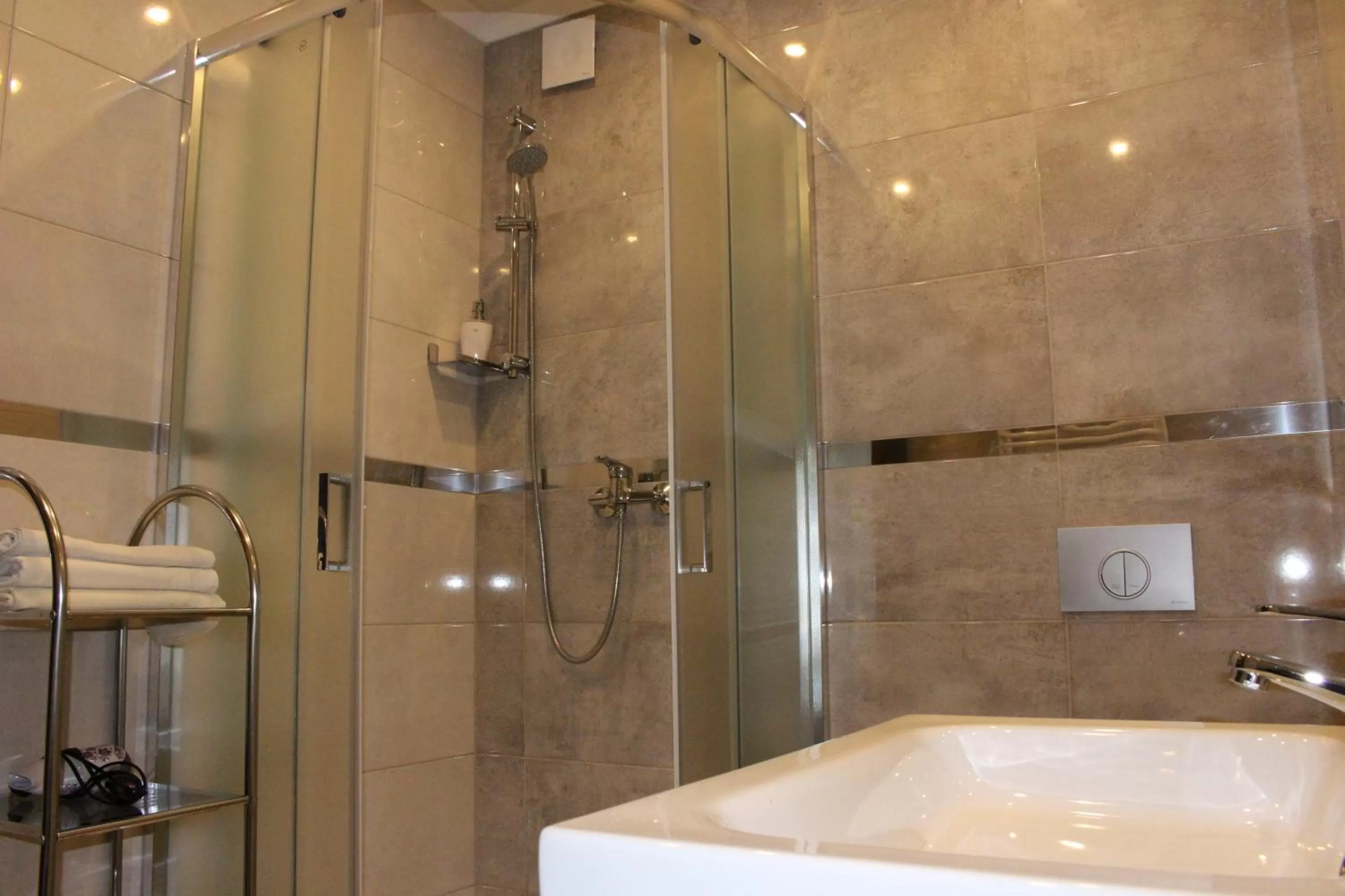 Bathroom in PIANO CAFE b&b