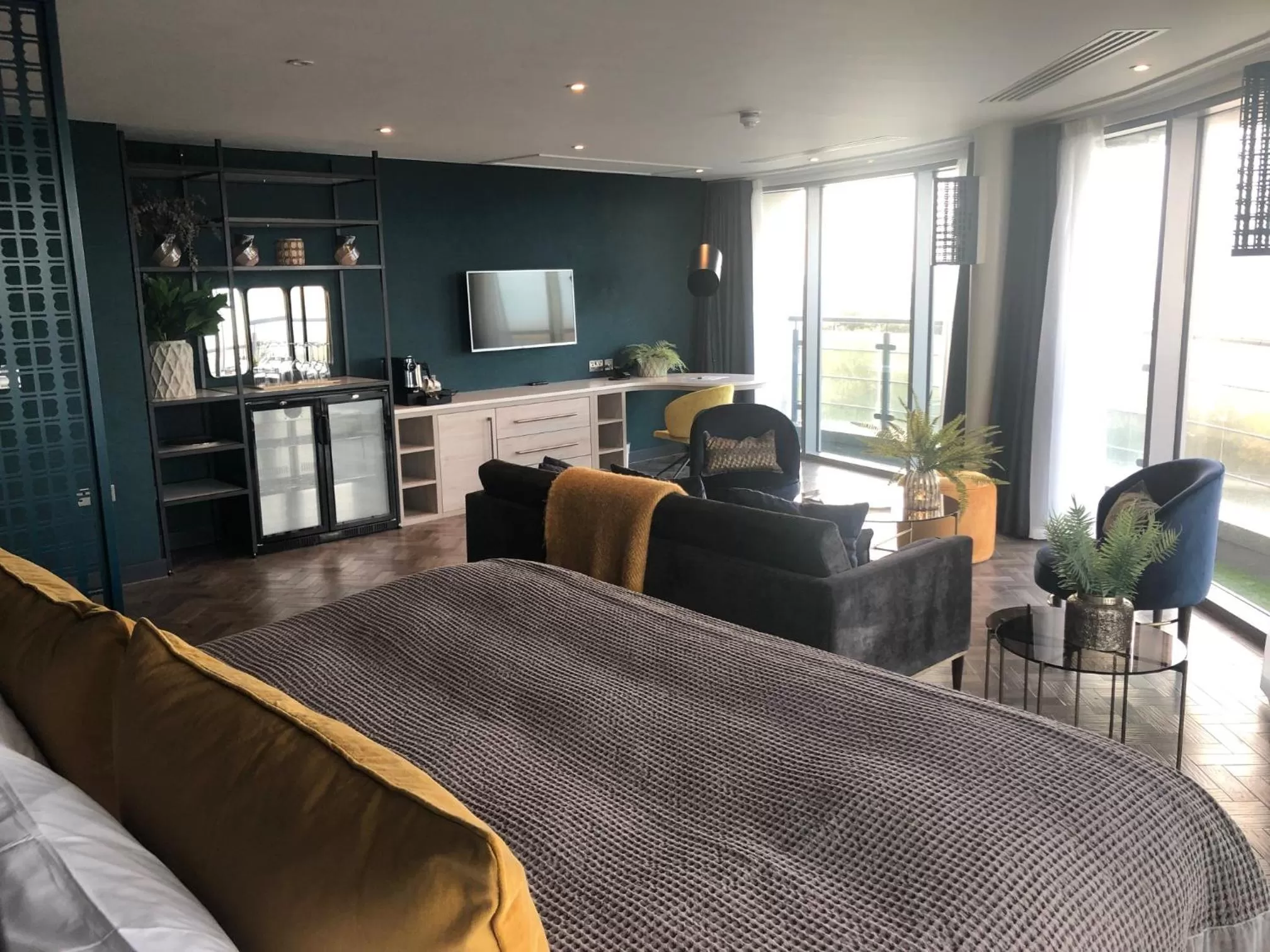 Living room in Waterfront Southport Hotel