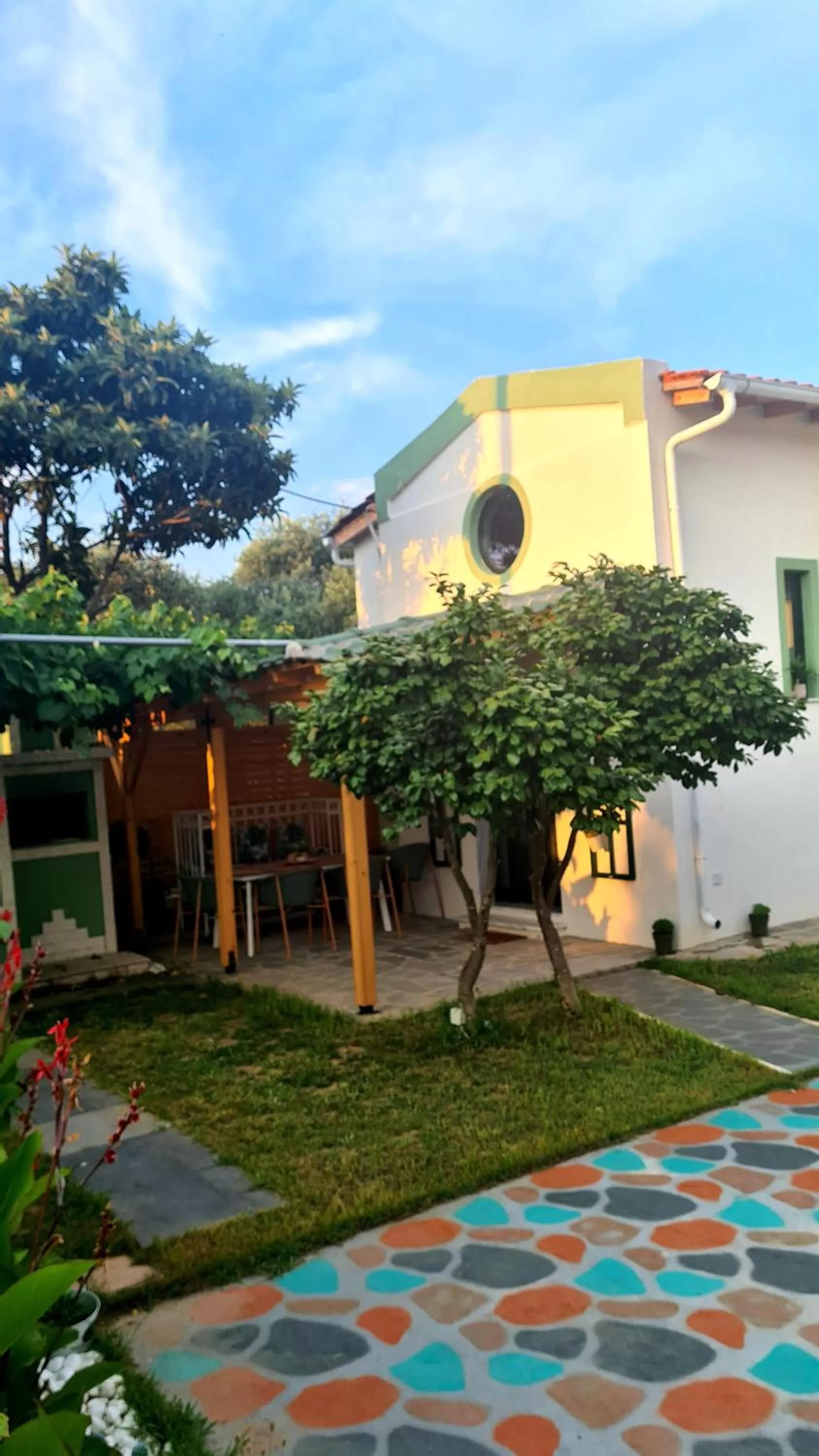 Lamprini's Deluxe Studios