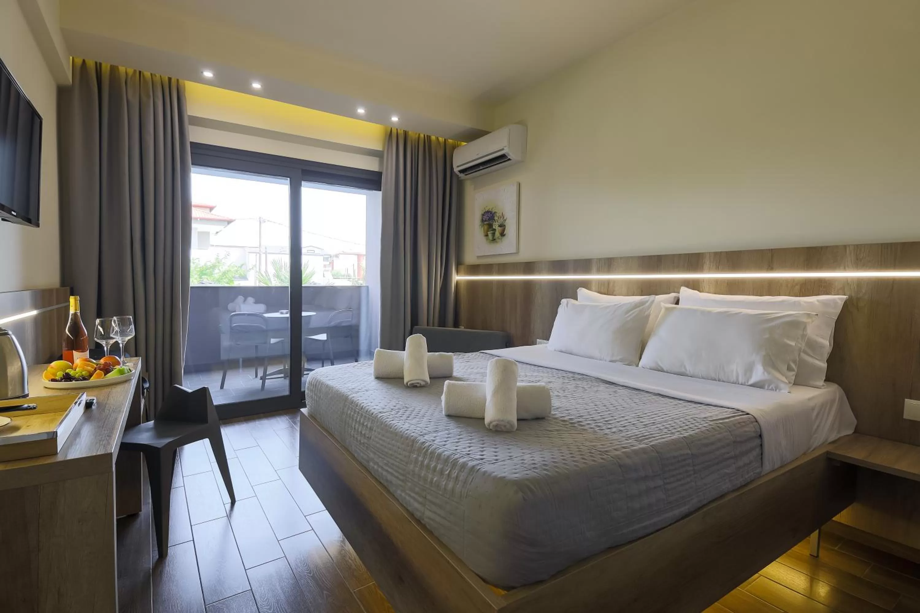 Photo of the whole room, Bed in Hotel Yakinthos