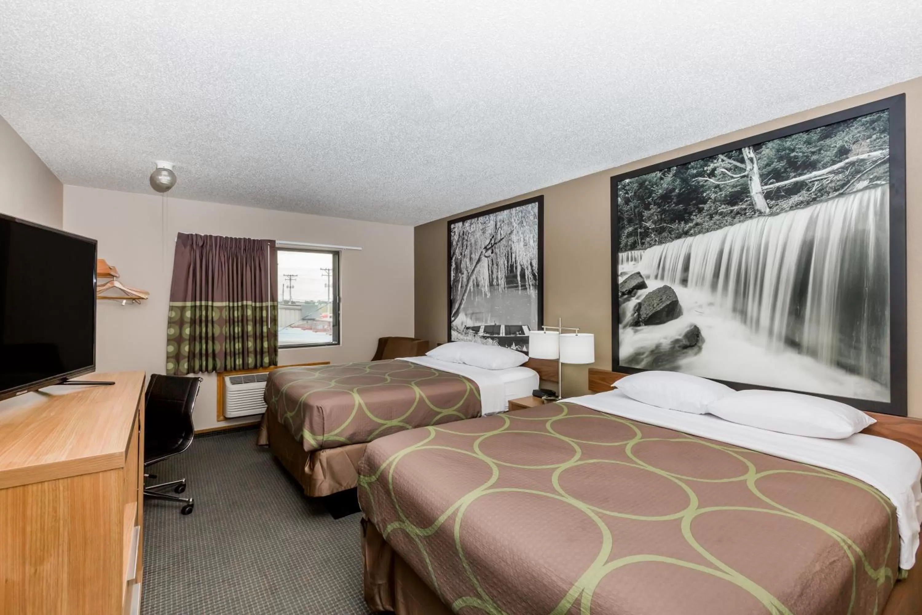 Photo of the whole room, Bed in Super 8 by Wyndham Hays KS