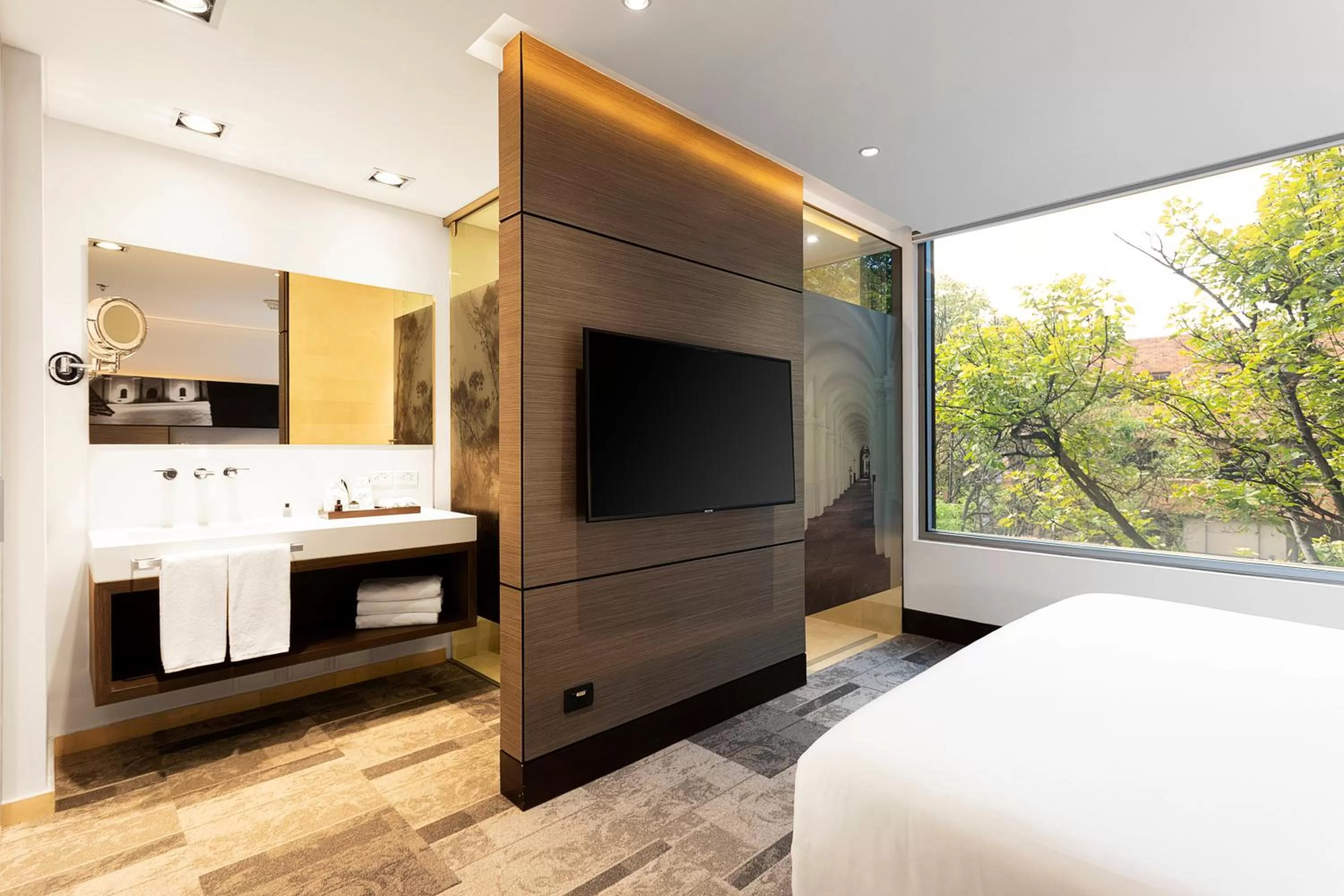 TV and multimedia, Bed in EK Hotel By Preferred Hotels Group