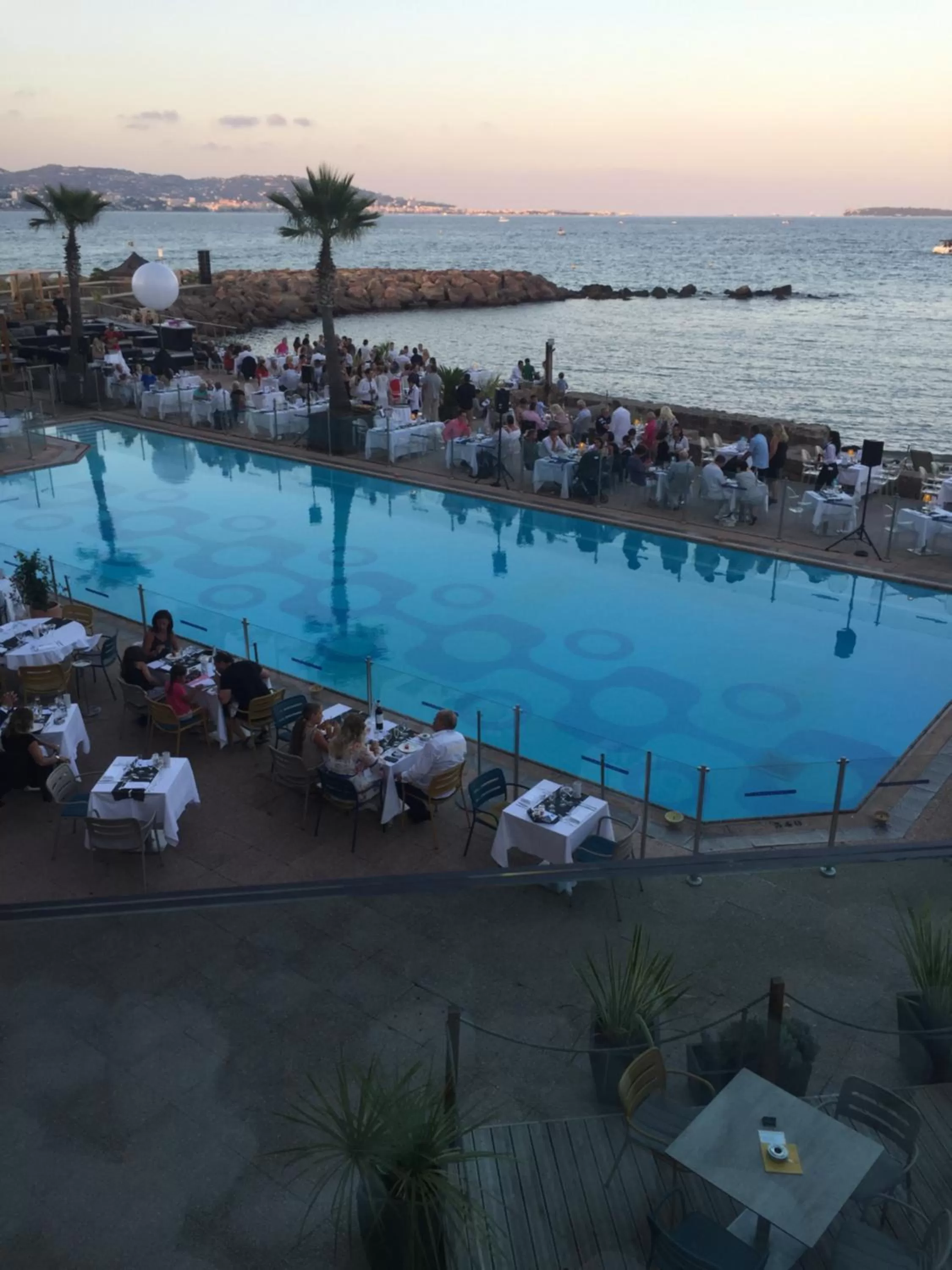 Swimming Pool in Chambre spacieuse indépendante dans villa plus parking privée