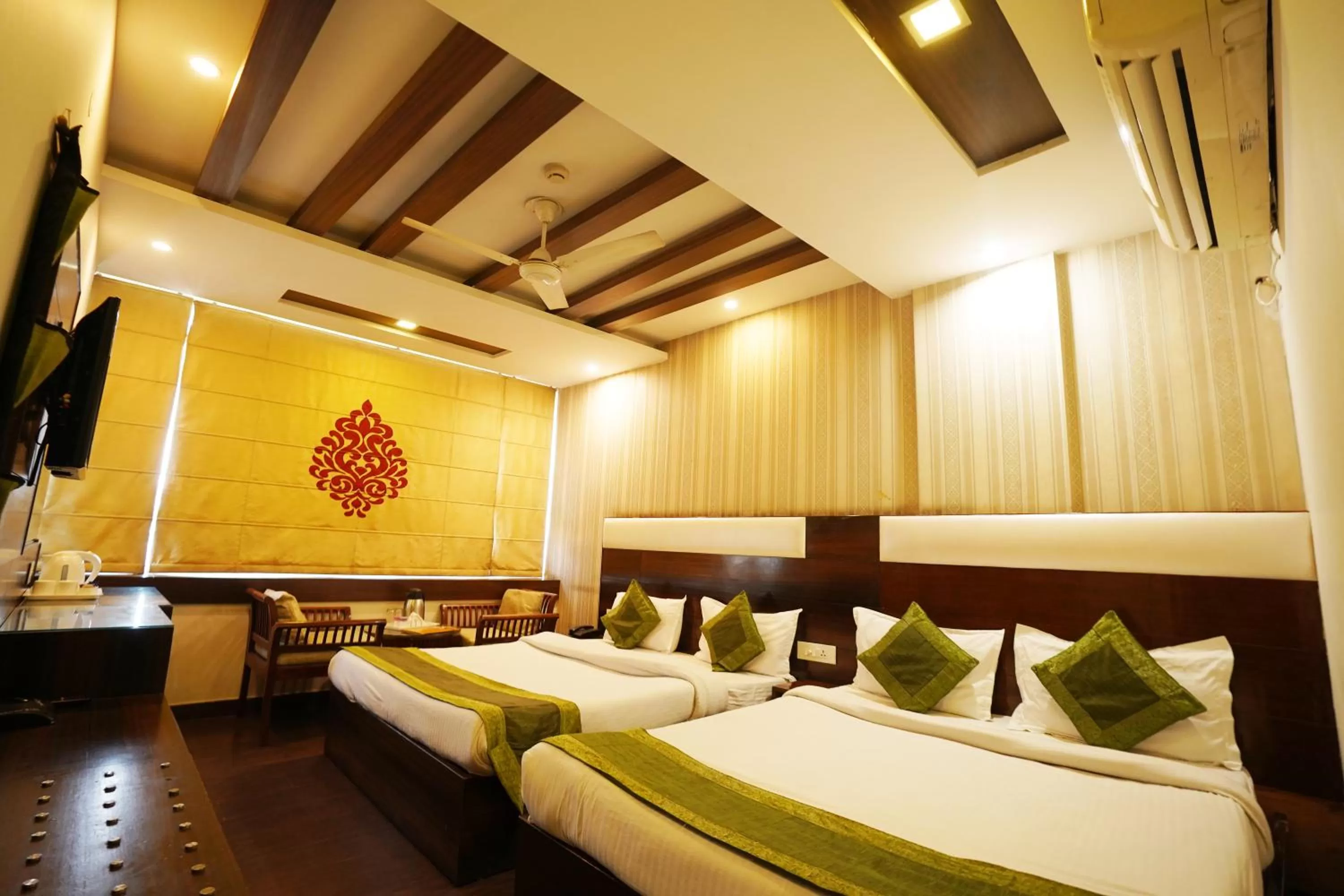 Bedroom, Bed in Hotel Dreamland Chandigarh