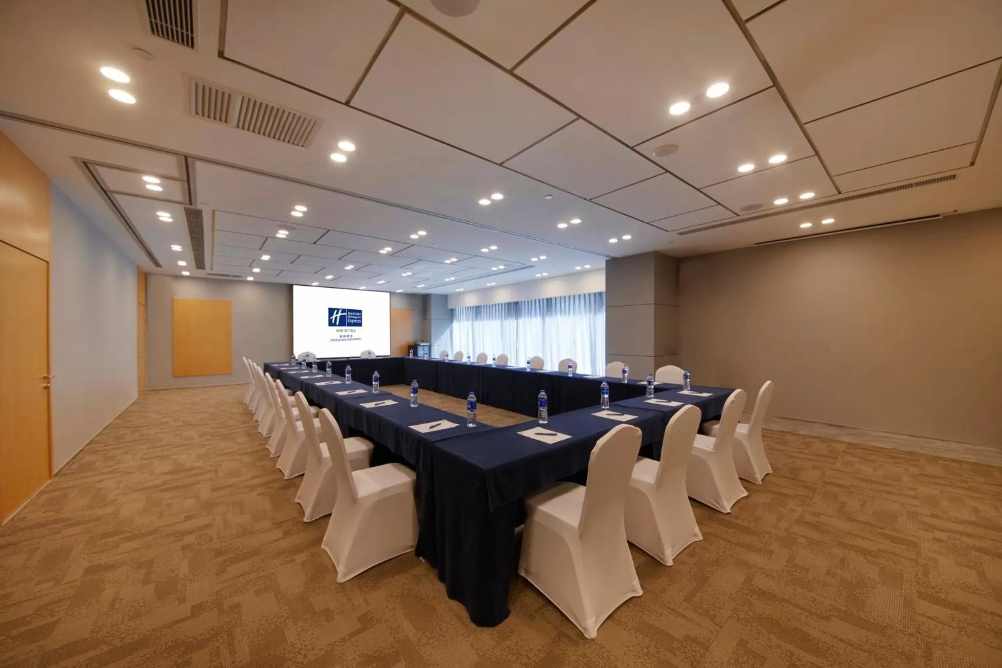 Meeting/conference room in Holiday Inn Express Zhengzhou Zhengdong by IHG