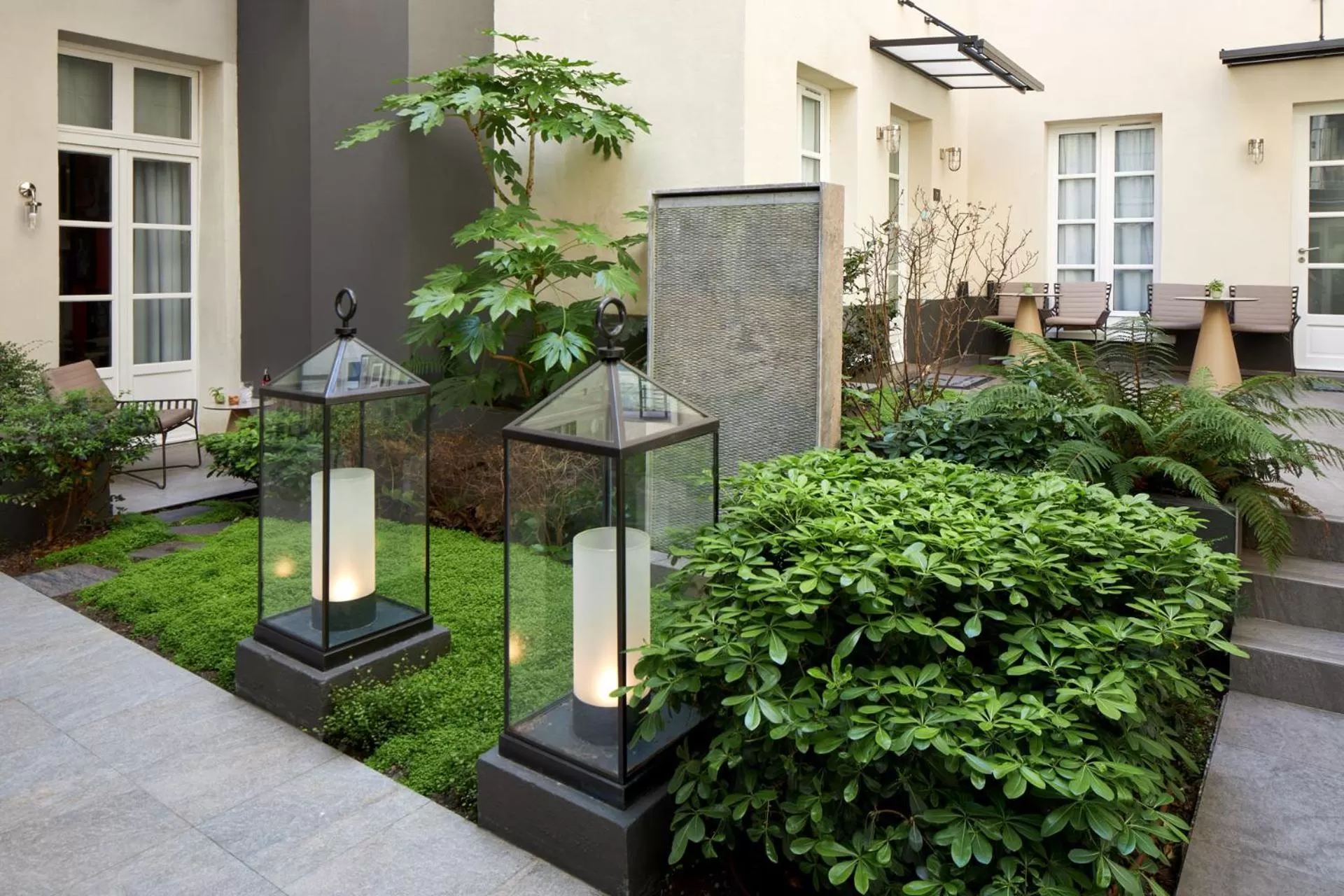 Garden in Hotel La Lanterne & Spa By Timhotel