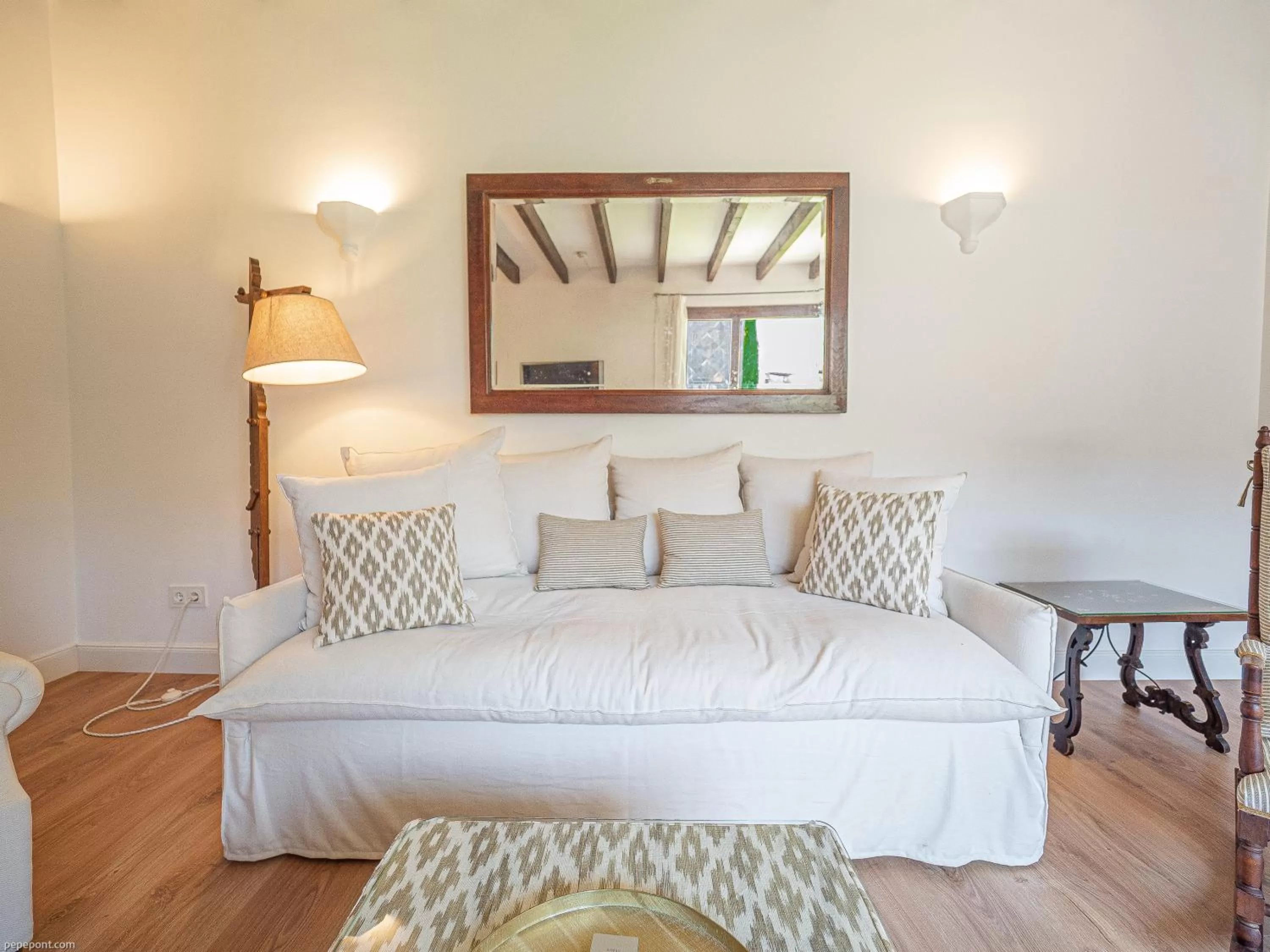 Living room, Bed in Ca'n Puig de Sòller