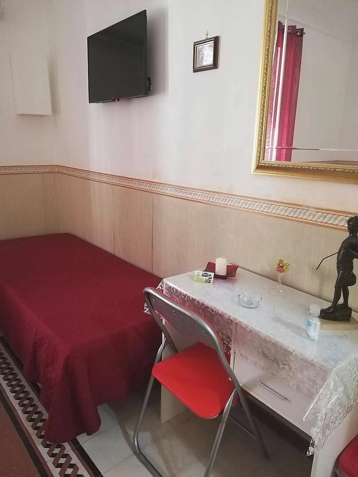 TV and multimedia, TV/Entertainment Center in B&B Orchidea