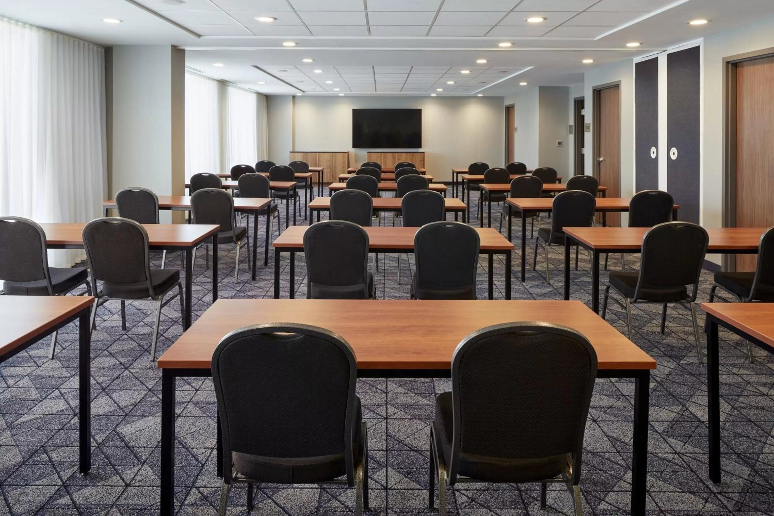 Meeting/conference room in Residence Inn Montreal Midtown