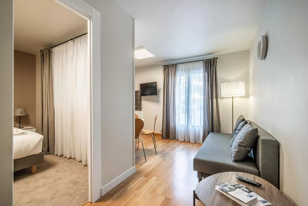 TV and multimedia, Seating Area in Eden Hotel, Apartments and Chalet Chamonix Les Praz