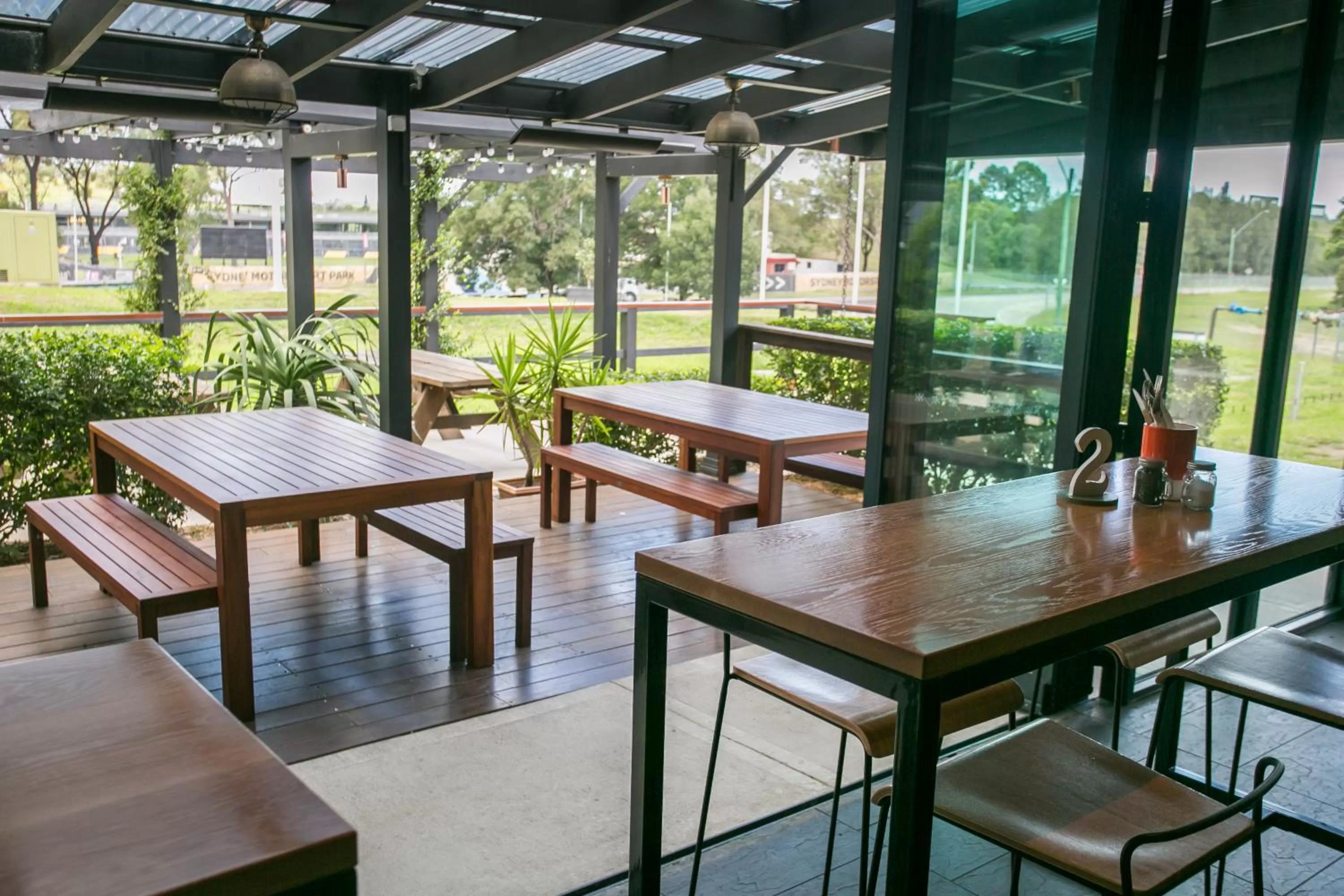 Restaurant/places to eat in Alpha Hotel Eastern Creek