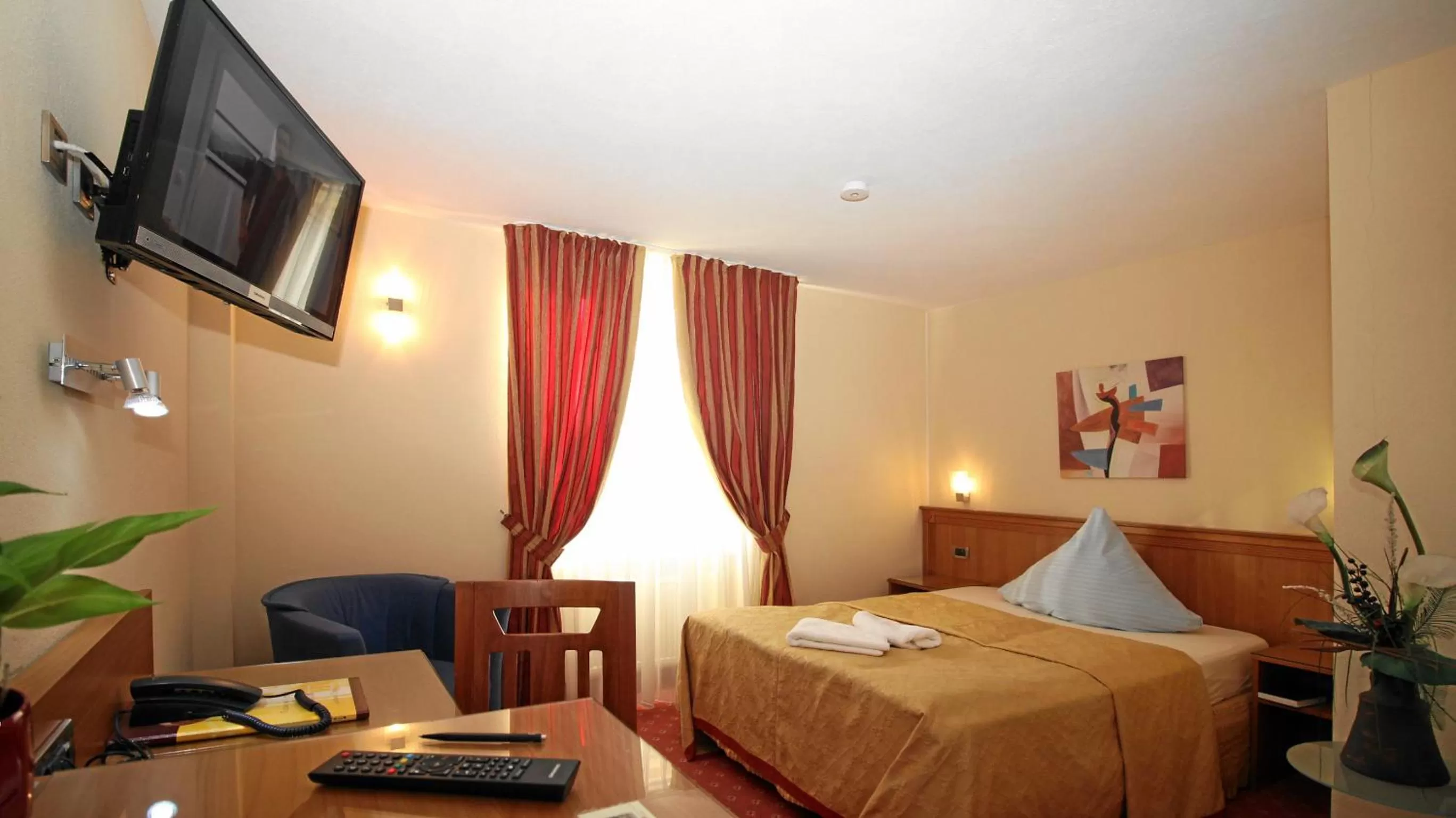 Photo of the whole room, Bed in Hotel-Restaurant Axion