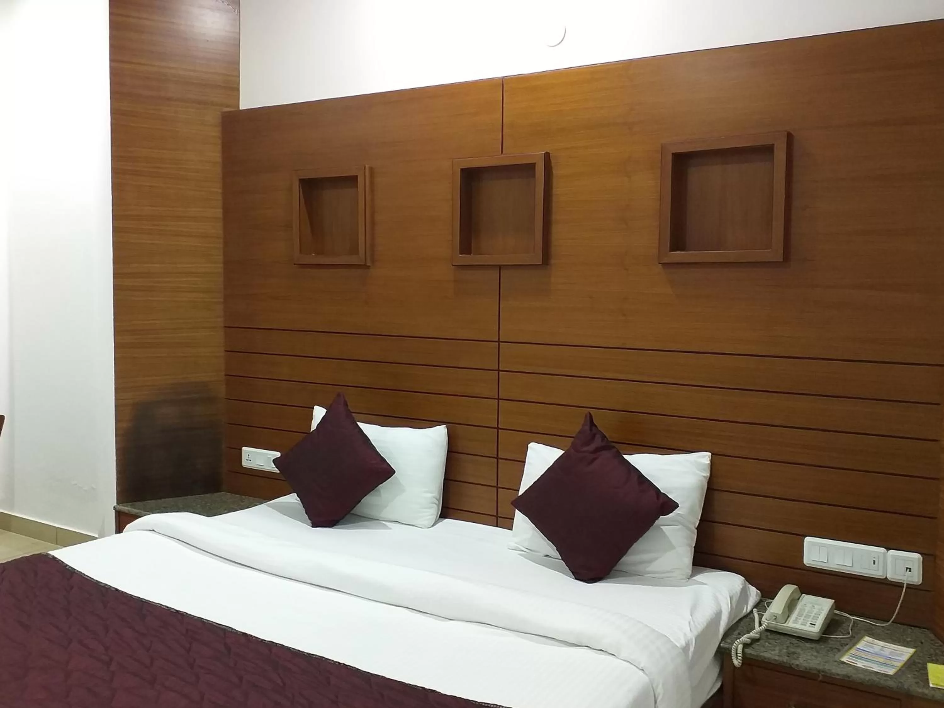 Bed in Grand Hotel Nawanshahr