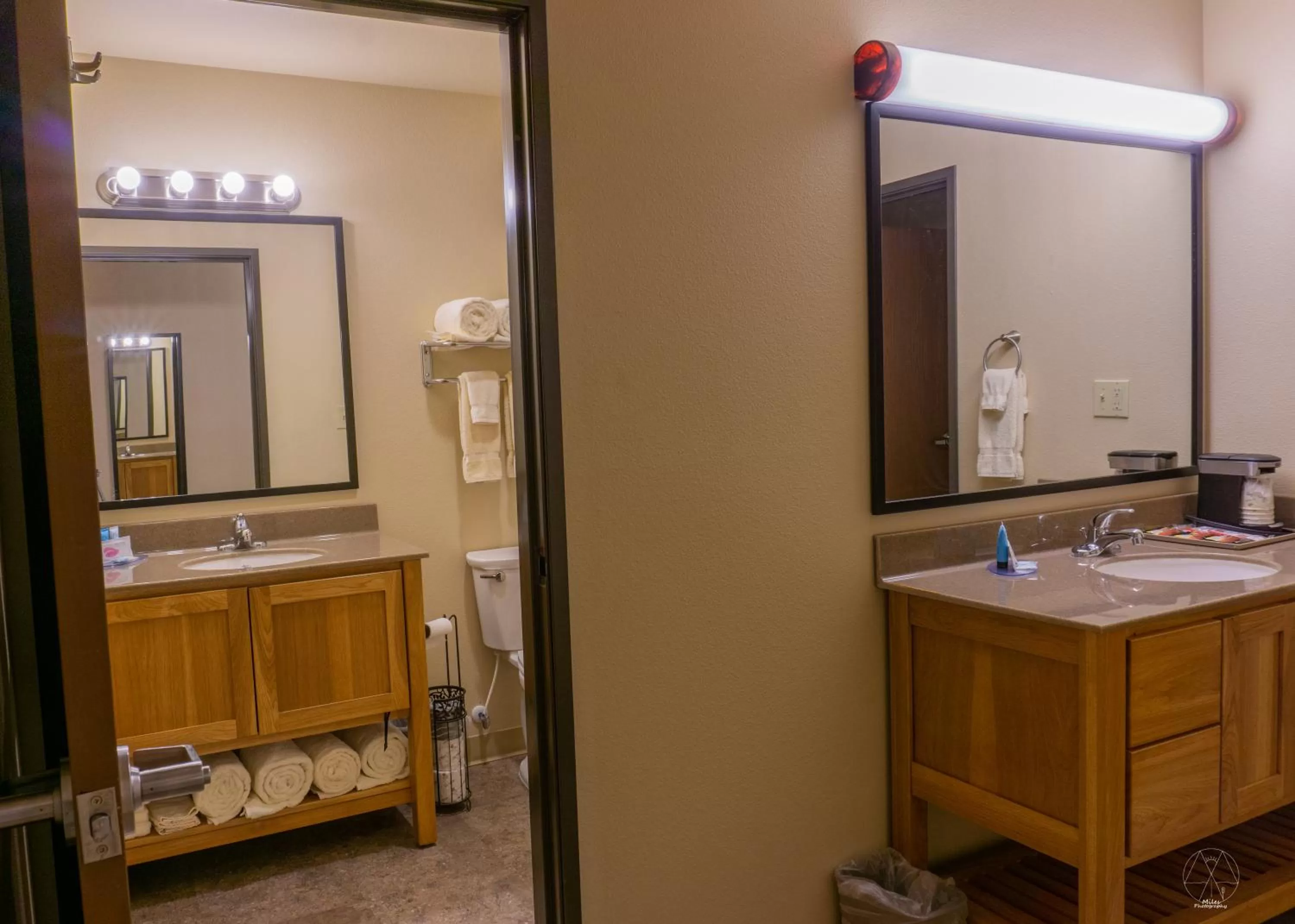 Bathroom in Newcastle Lodge & Convention Center