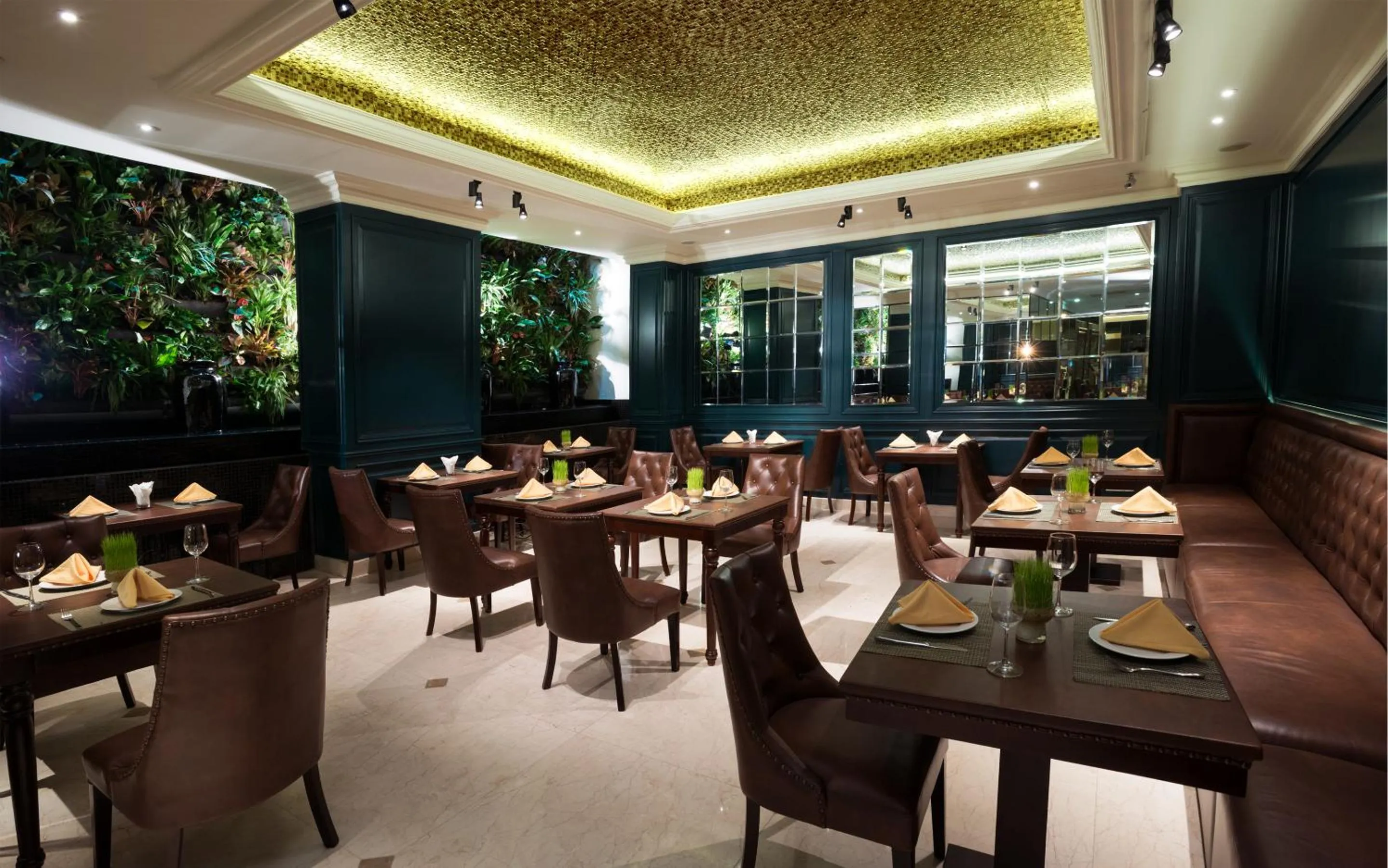 Restaurant/places to eat in Silverland Jolie Hotel