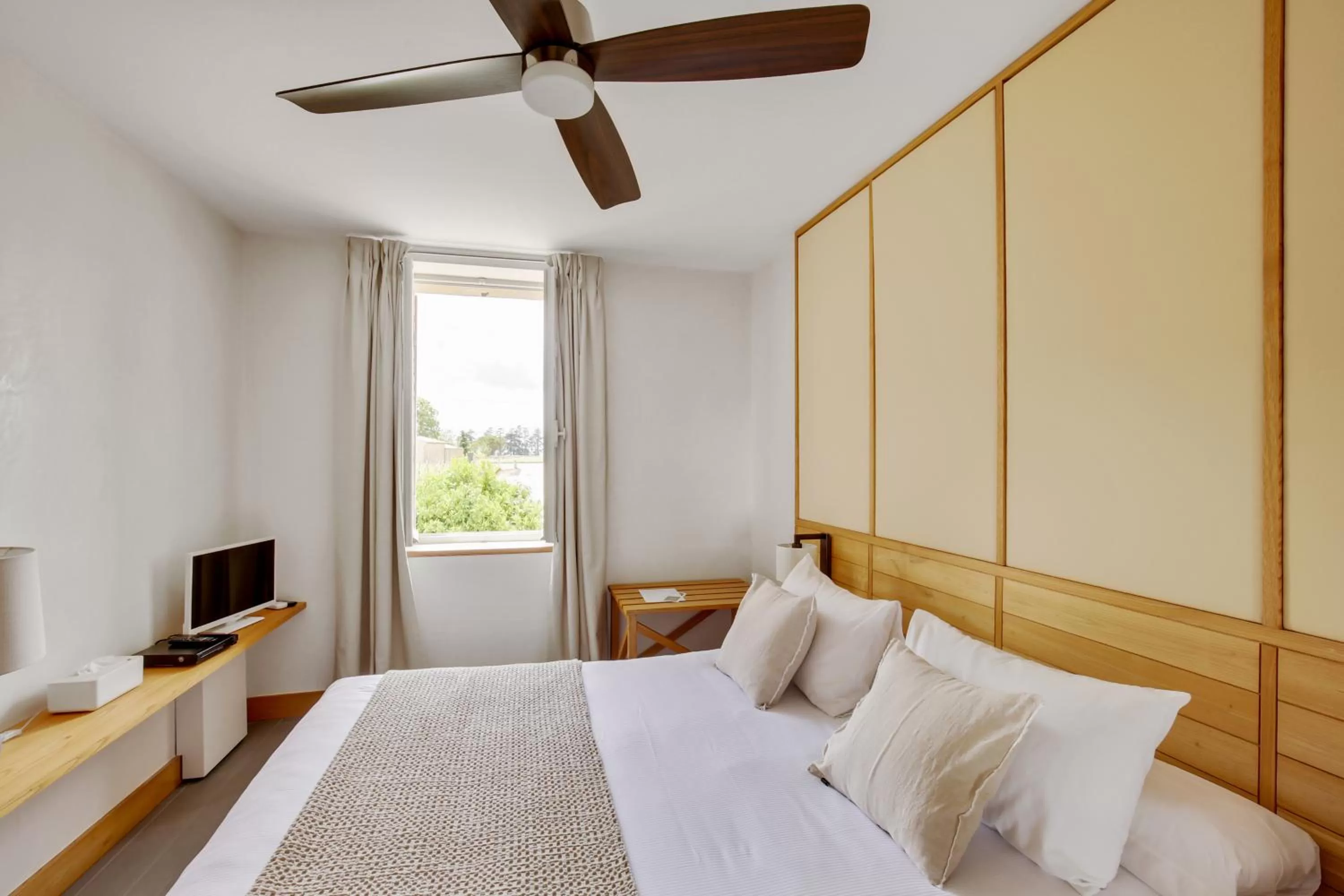 Bedroom, Bed in Le logis de Valandraud