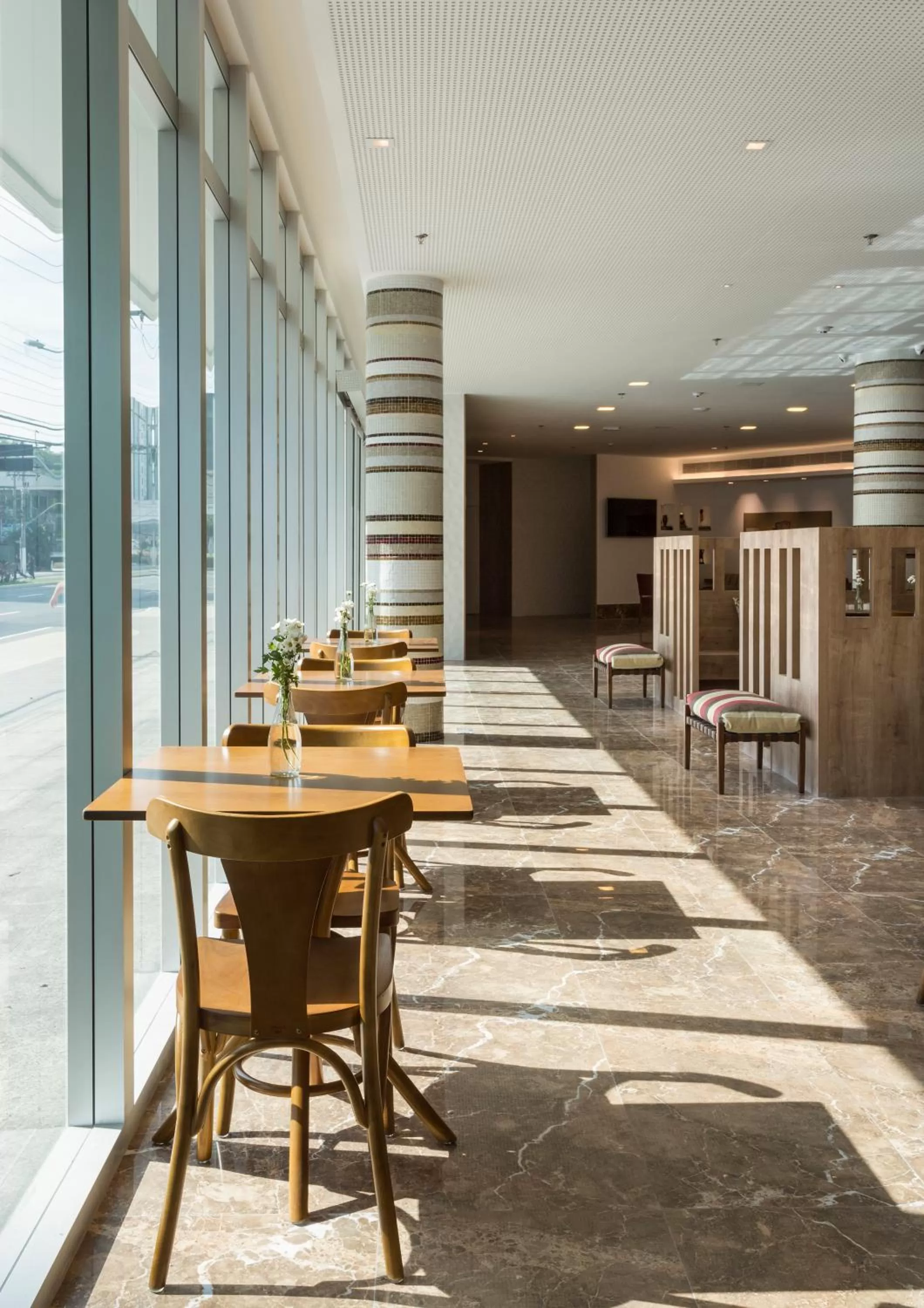 Restaurant/places to eat in Sleep Inn Praia do Canto