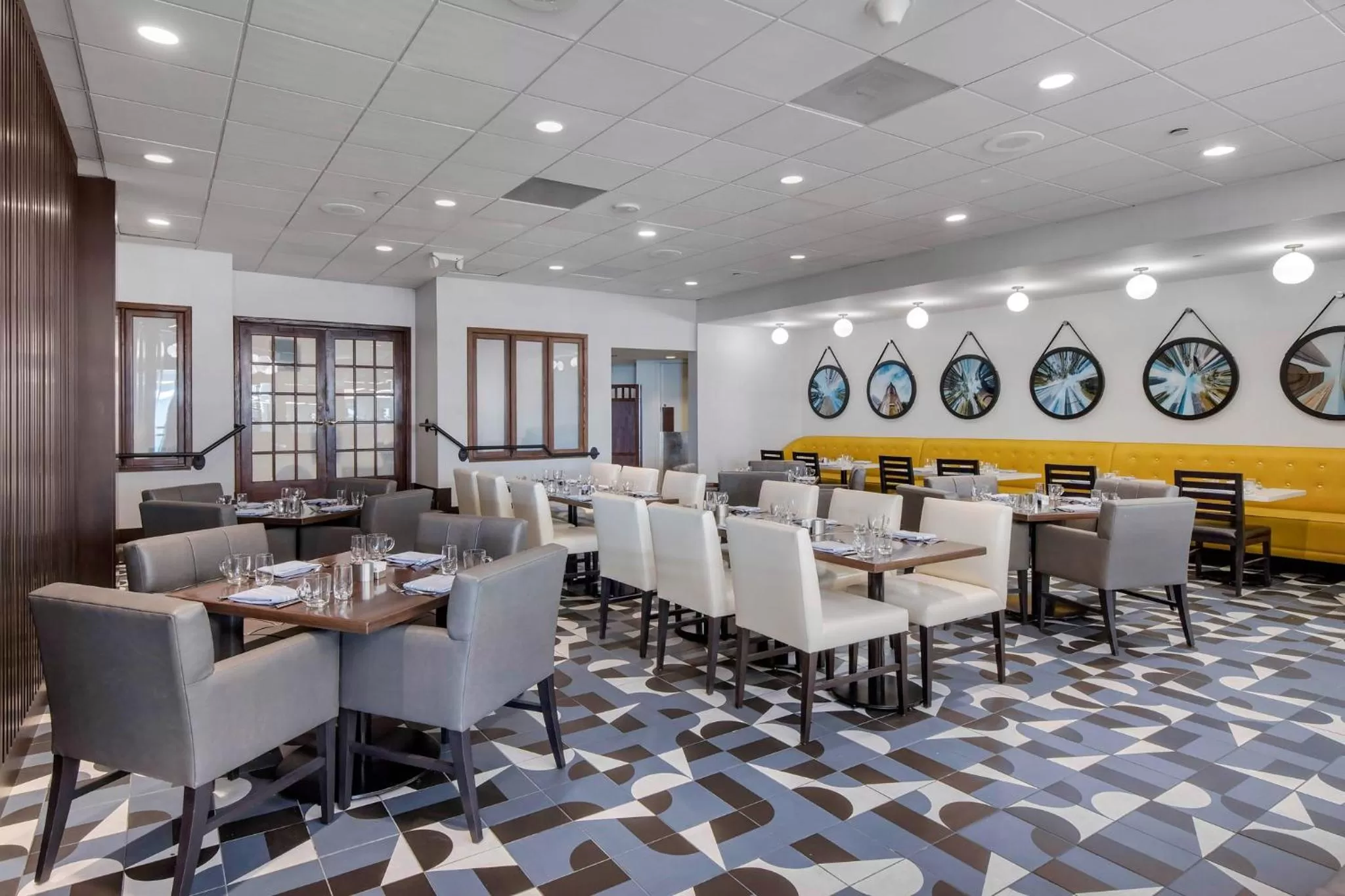 Restaurant/places to eat in Omni Charlotte Hotel