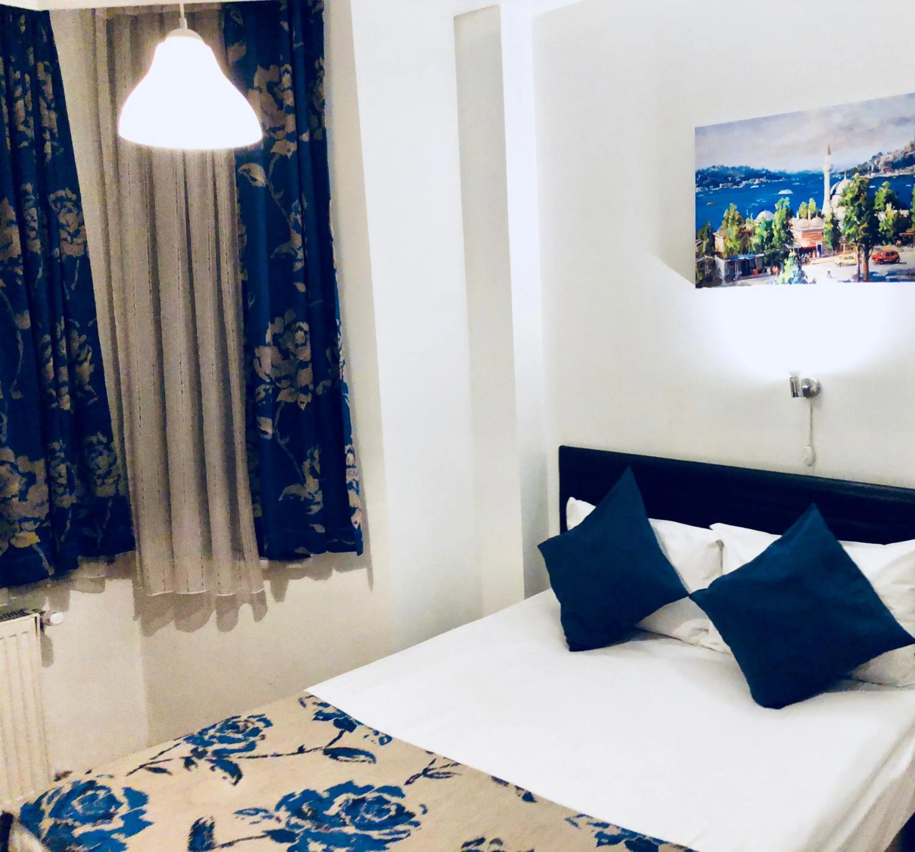 Bed in The House of Tulpan