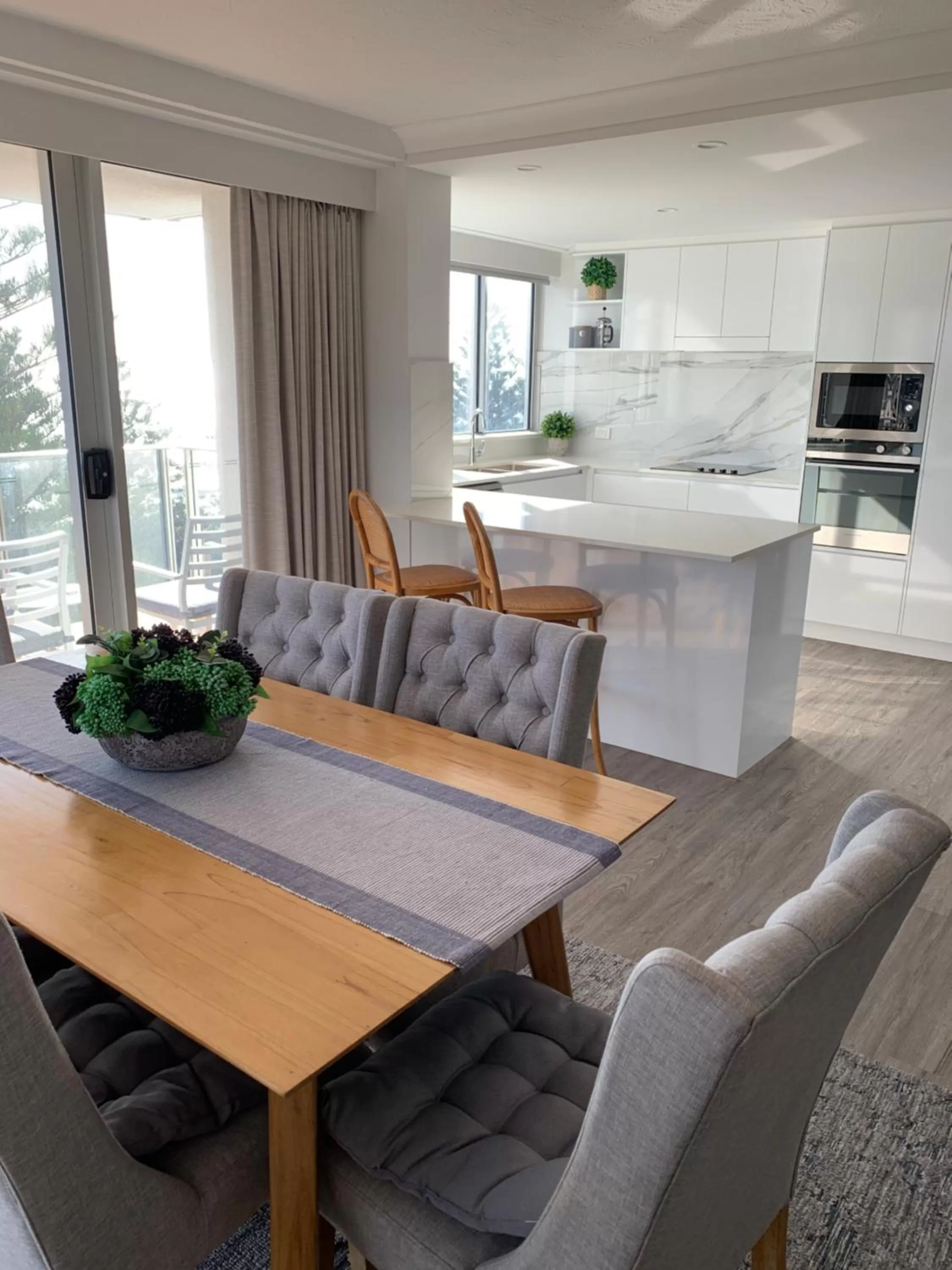 Kitchen or kitchenette in Pacific Regis Beachfront Holiday Apartments