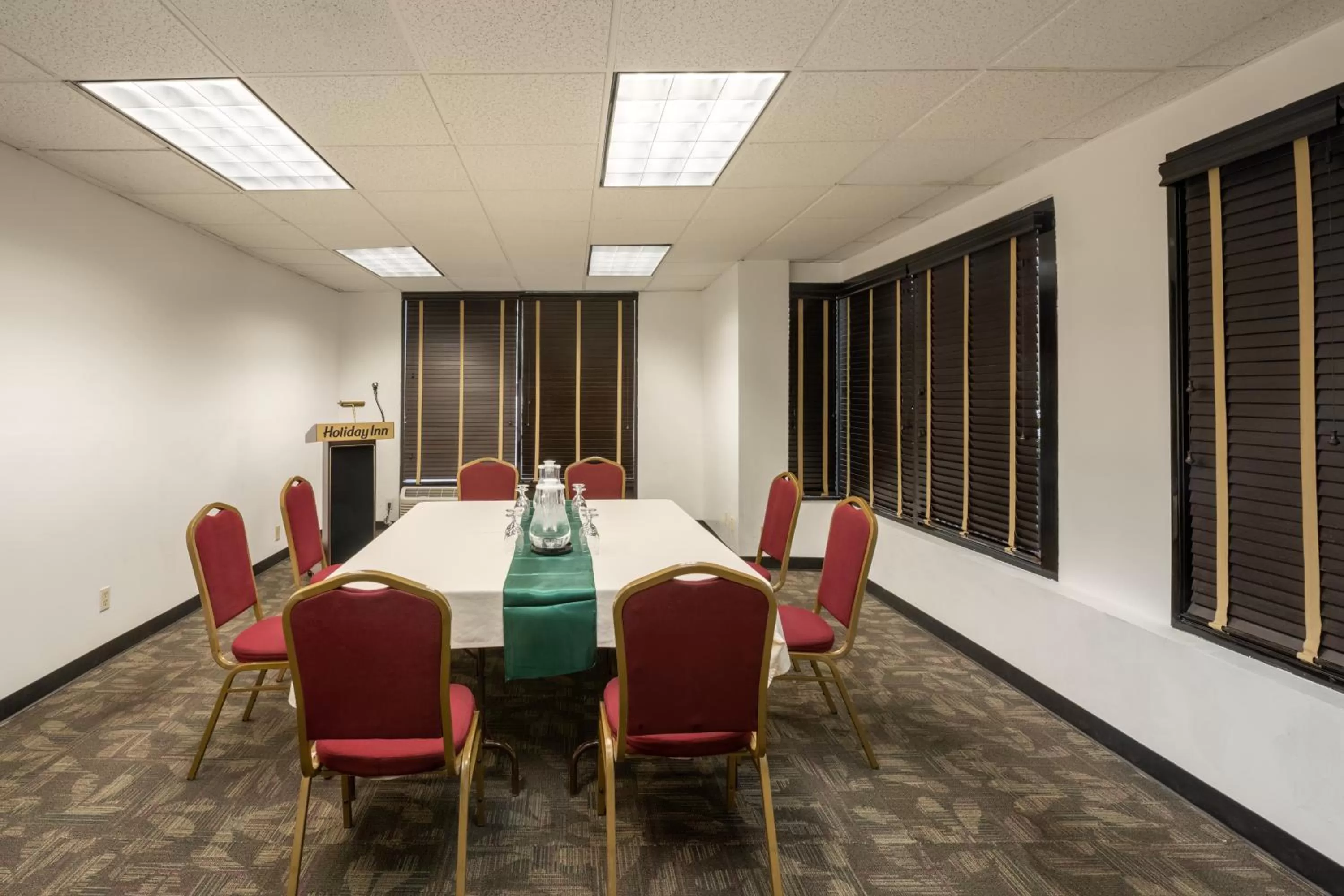 Meeting/conference room in Holiday Inn Phoenix-Mesa Chandler by IHG