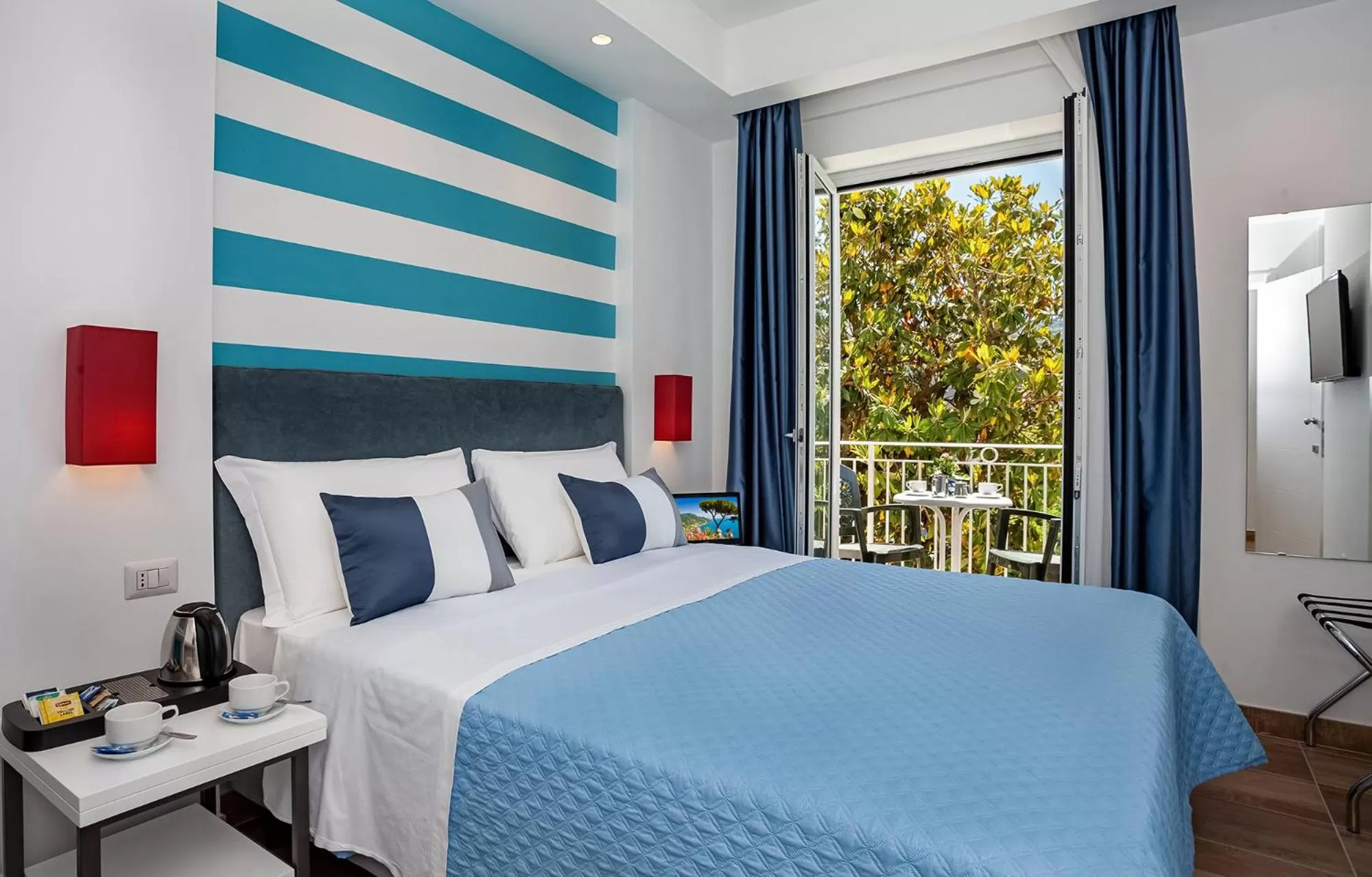 View (from property/room), Bed in Hotel Angelina