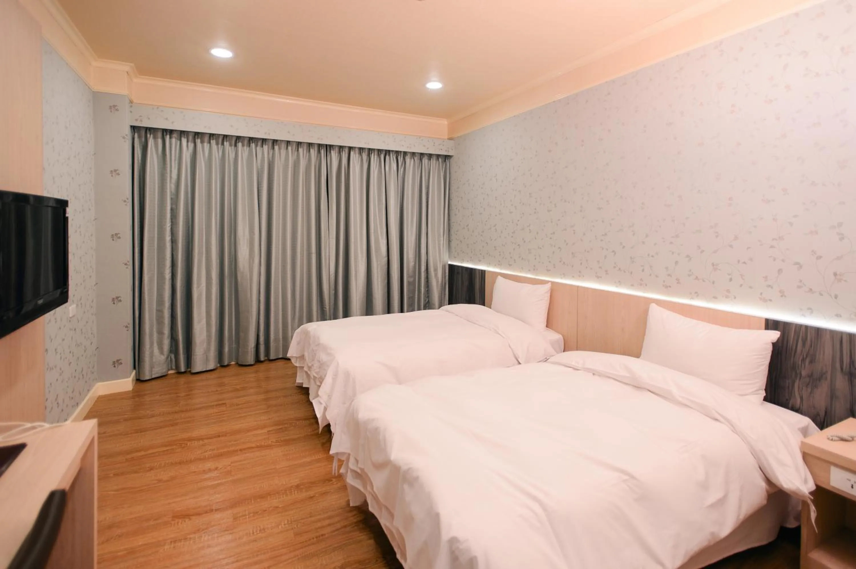 Photo of the whole room, Bed in Duke Business Hotel