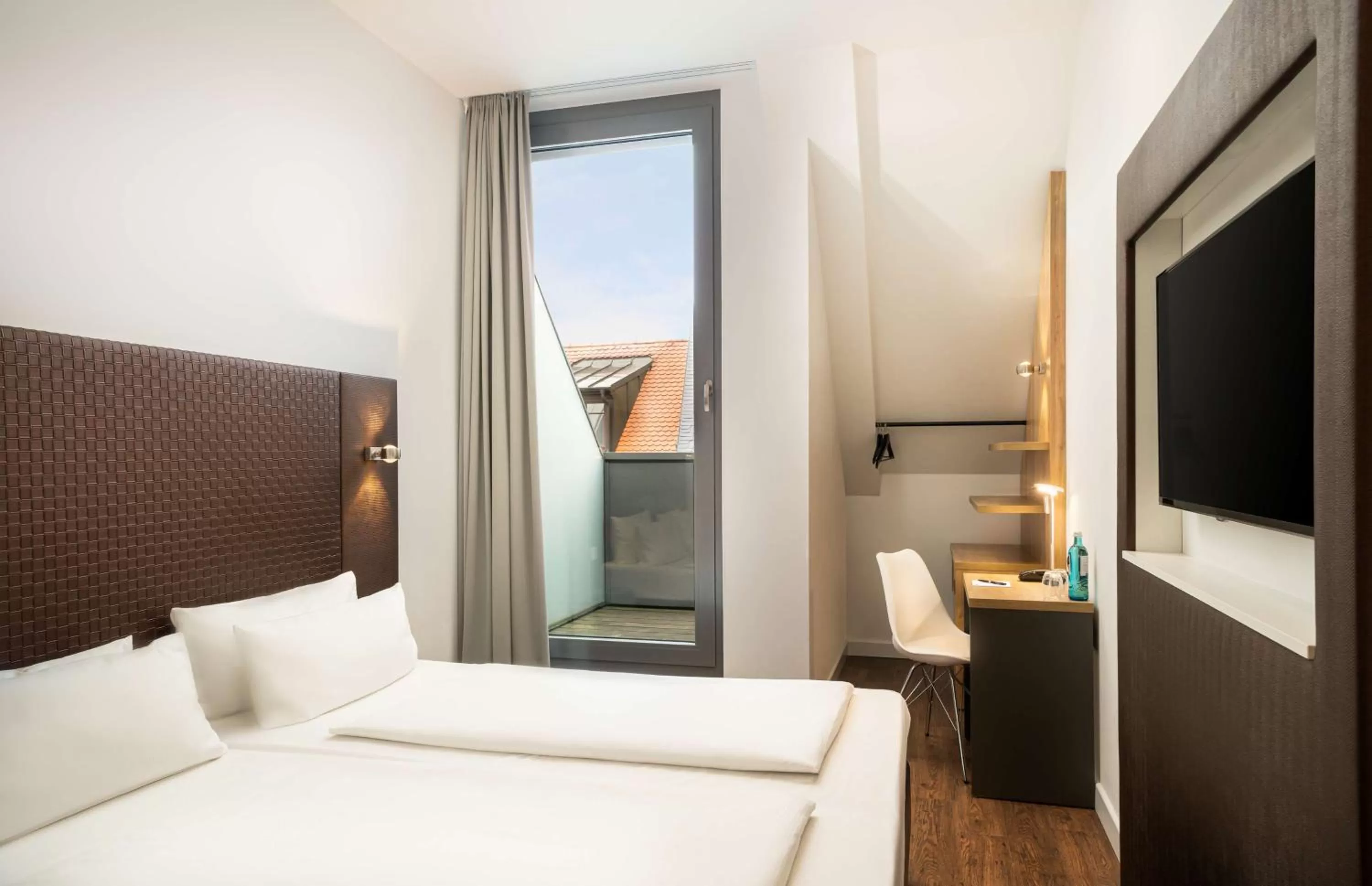 Bedroom, Bed in elaya hotel leipzig city center