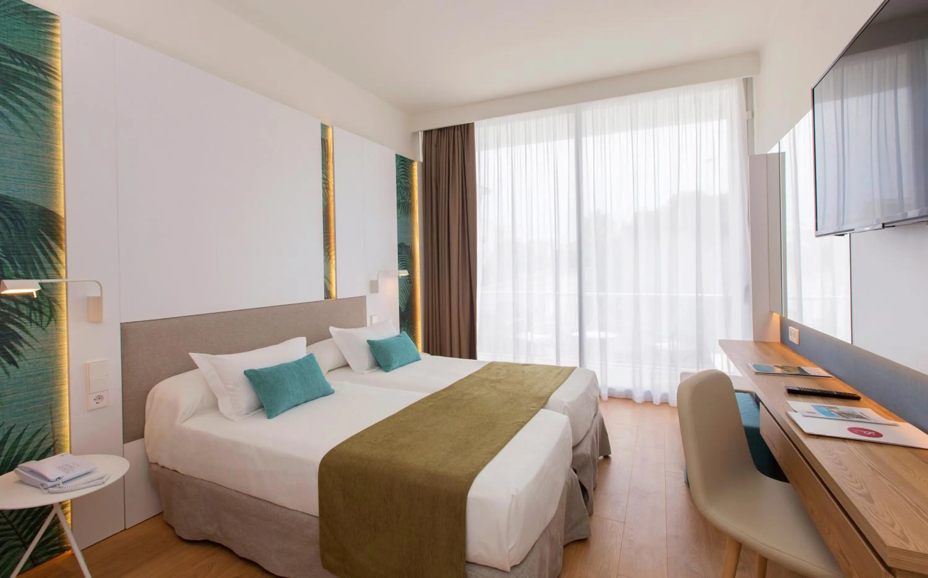 Photo of the whole room, Bed in JS Yate